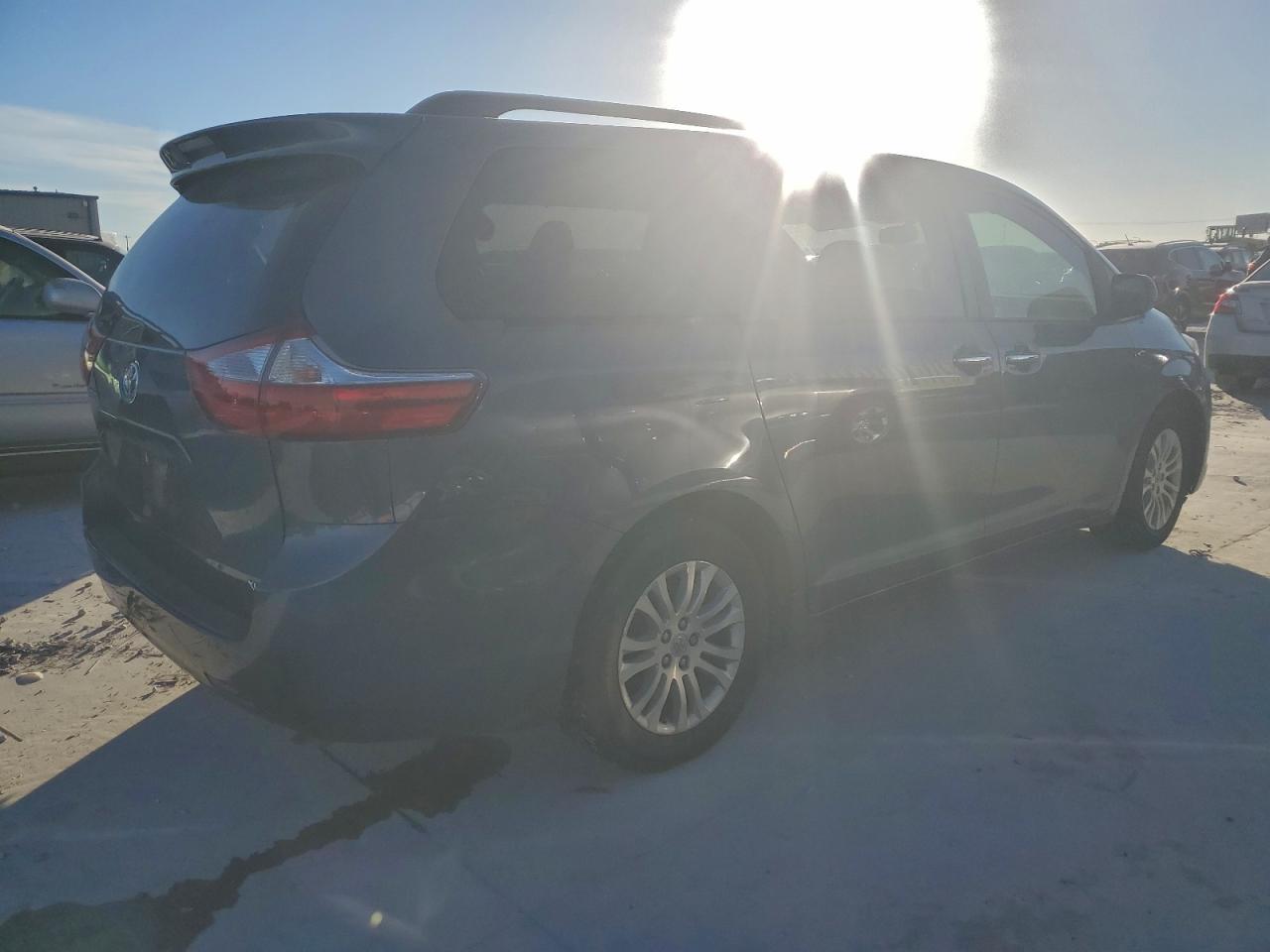 2017 TOYOTA SIENNA