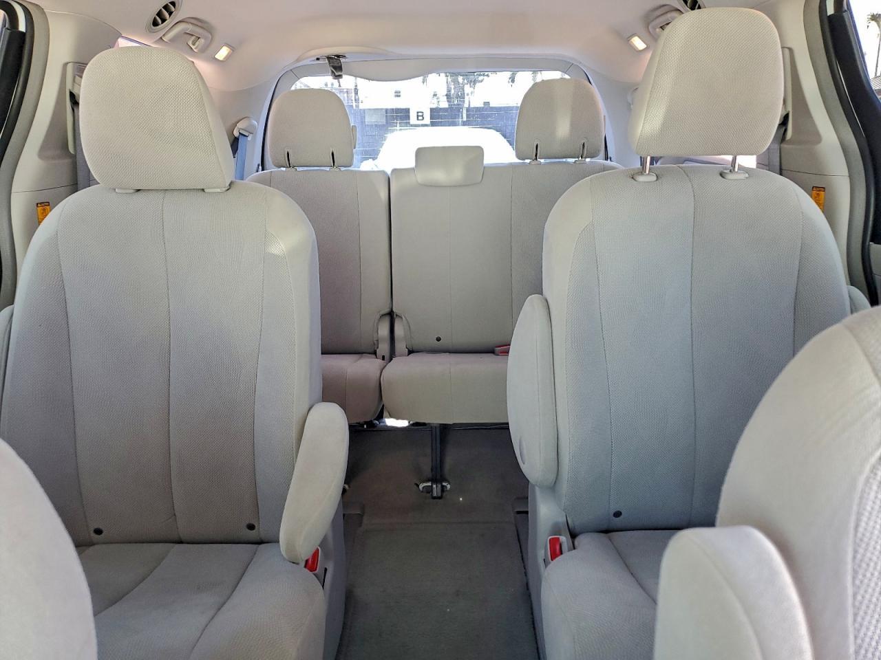 2013 TOYOTA SIENNA