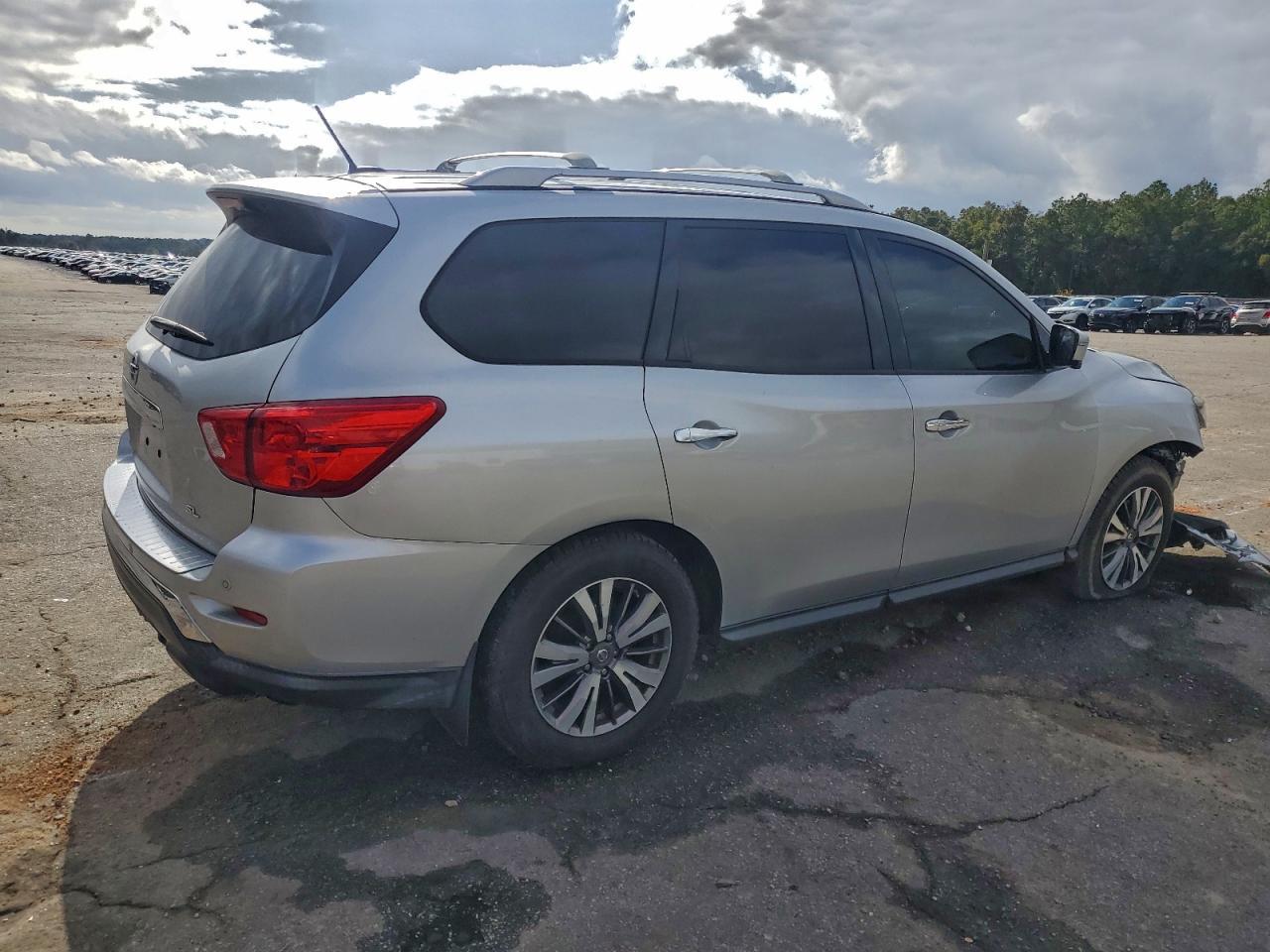 2017 NISSAN PATHFINDER