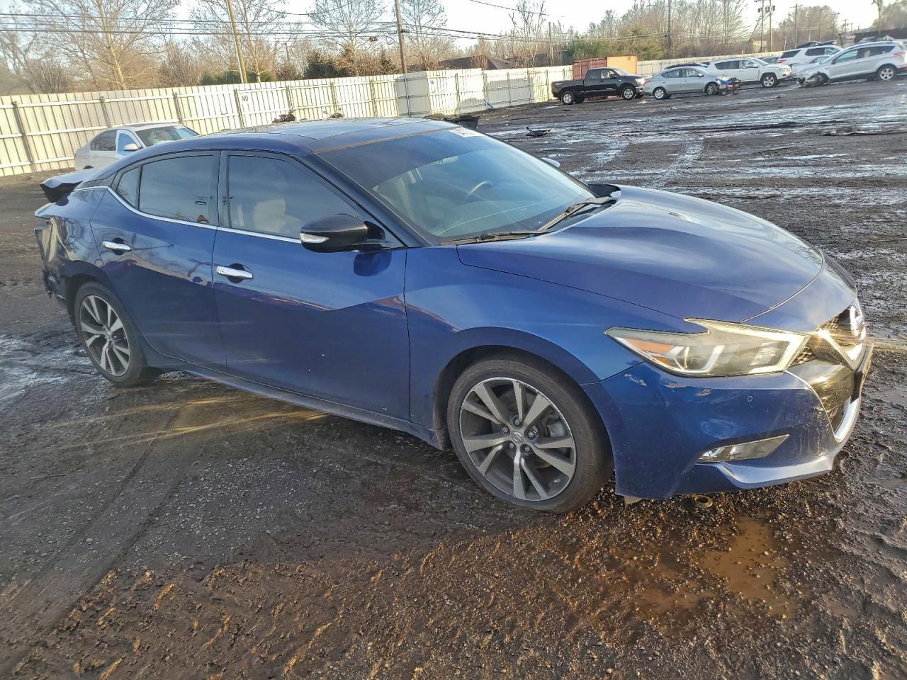 2017 NISSAN Maxima