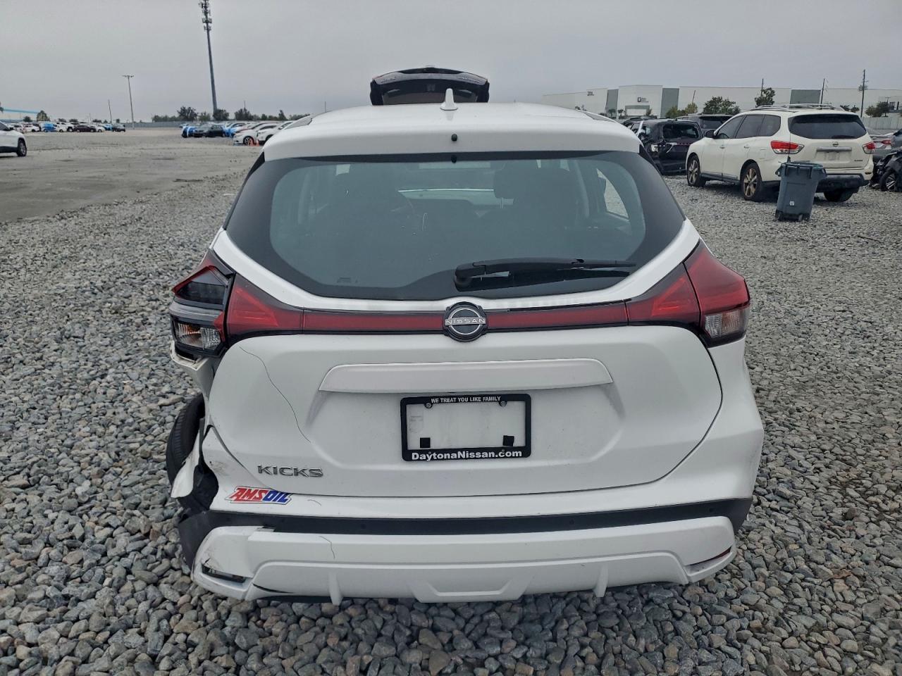 2023 NISSAN KICKS