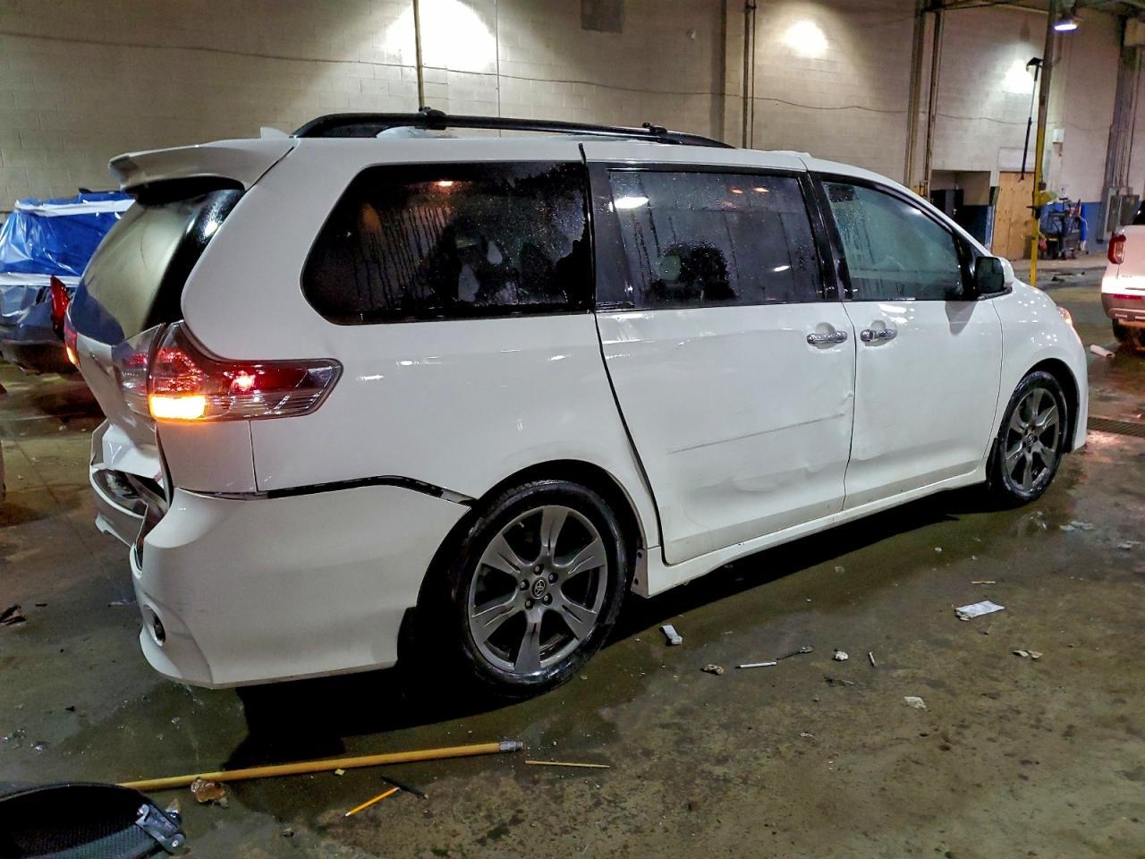 2018 TOYOTA SIENNA