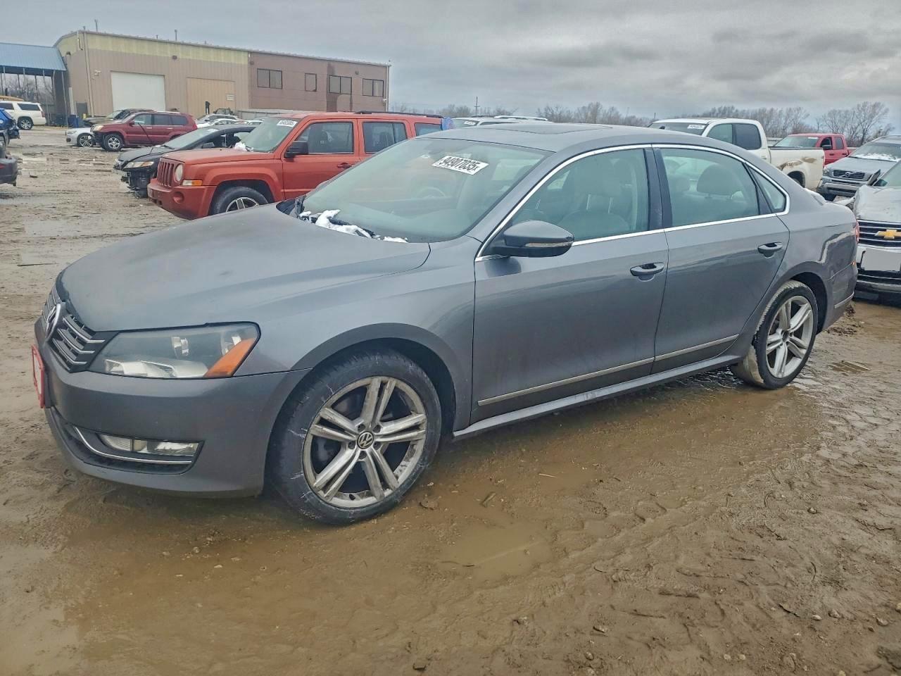 2012 VOLKSWAGEN Passat