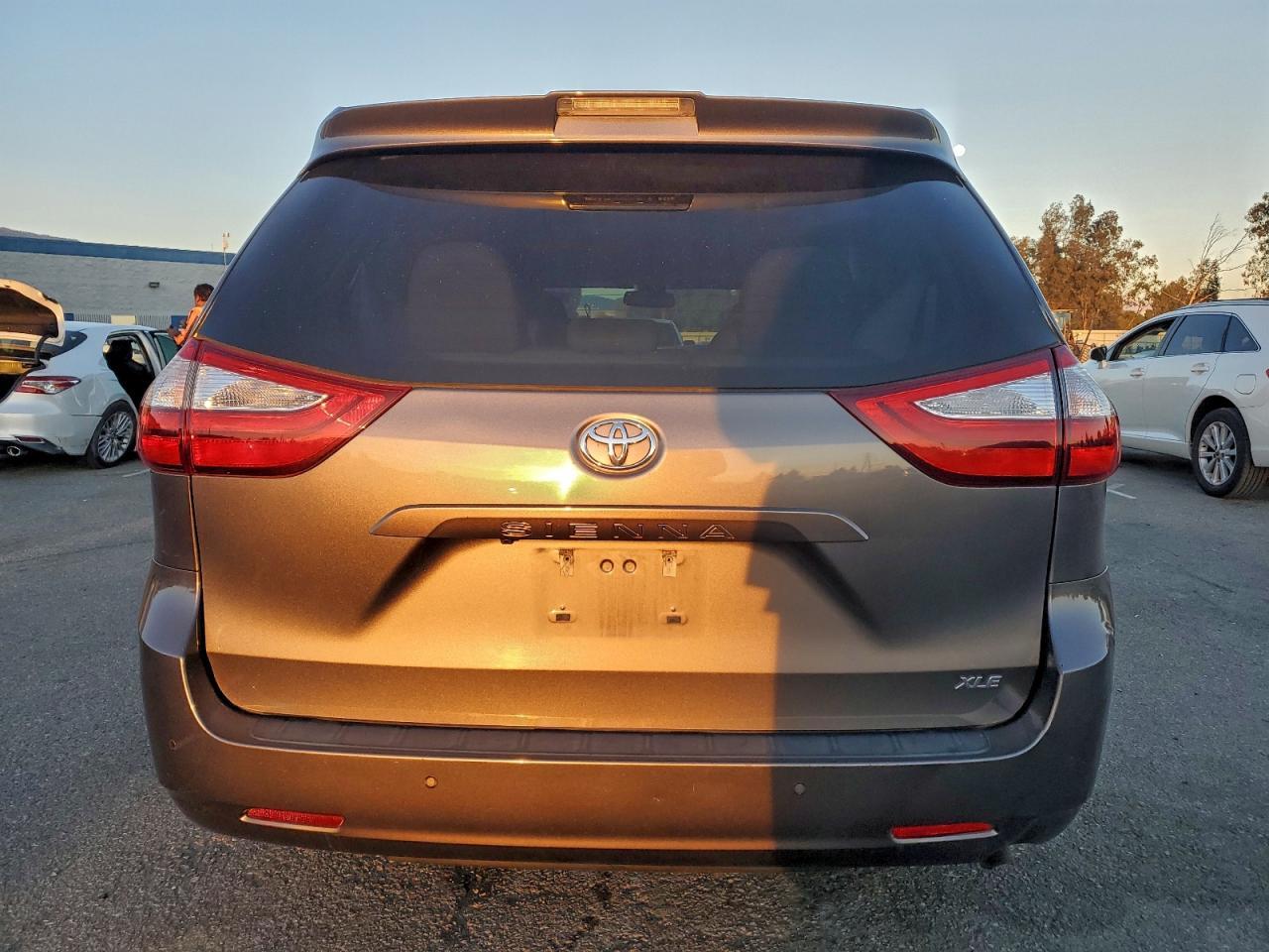 2018 TOYOTA SIENNA