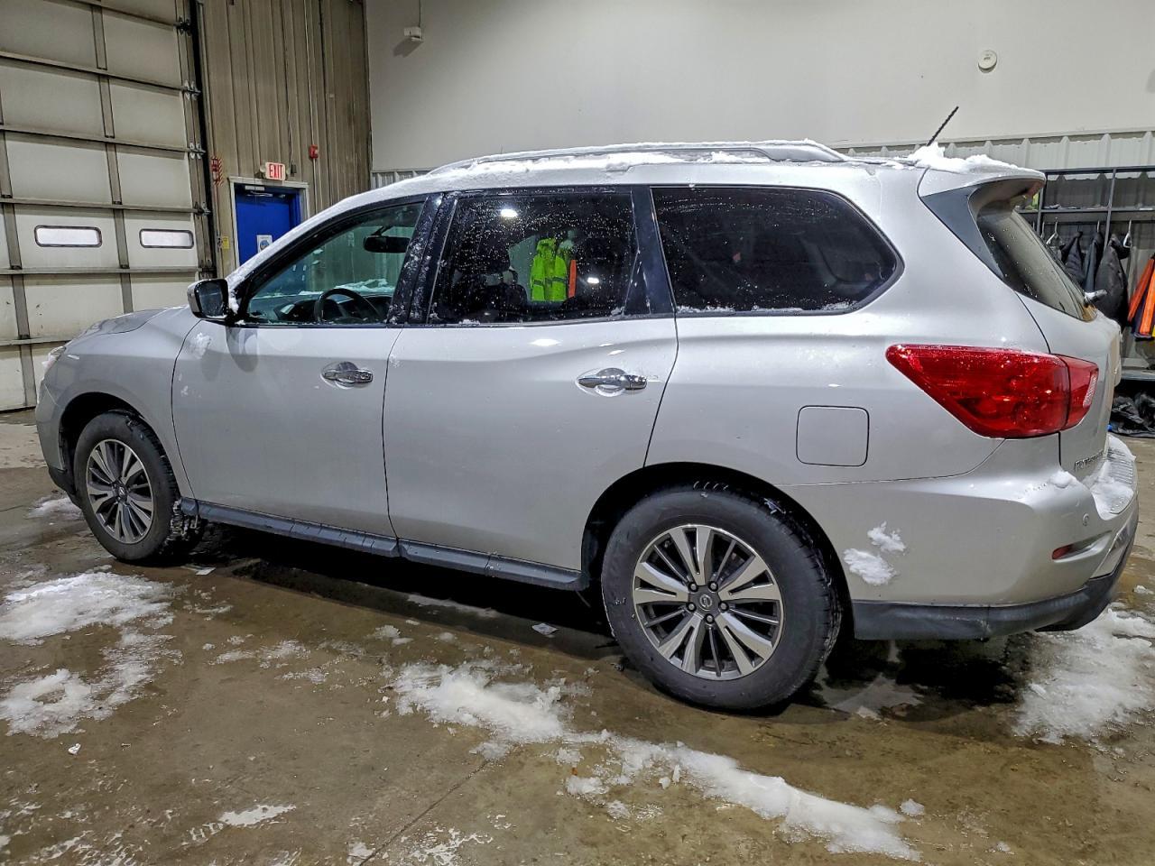 2017 NISSAN PATHFINDER