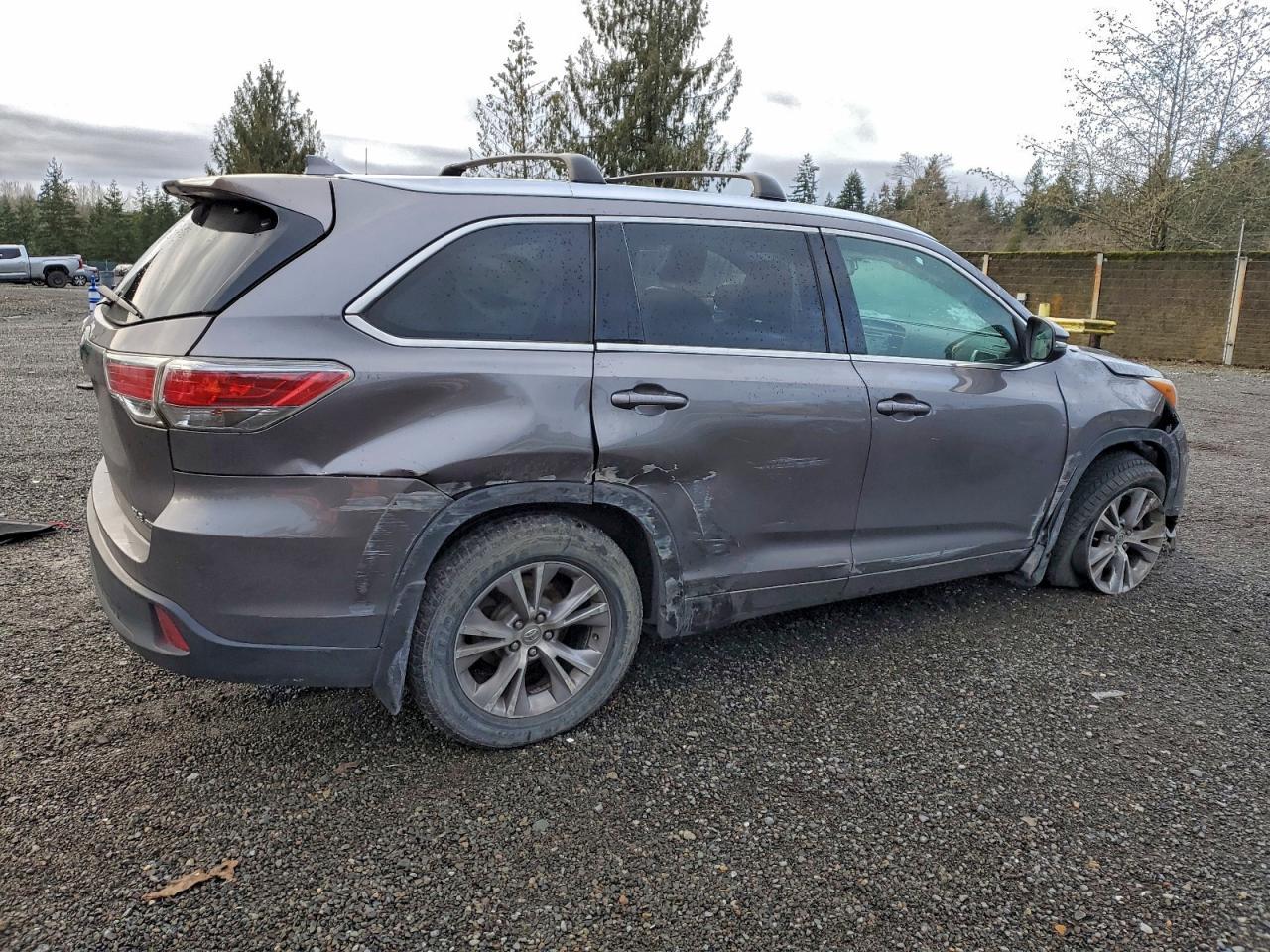 2015 TOYOTA HIGHLANDER