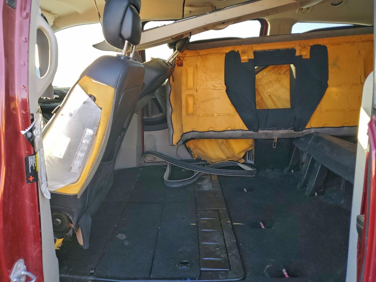 2014 CHRYSLER Town & Country