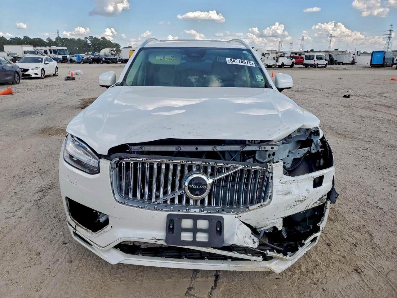 2023 VOLVO XC90