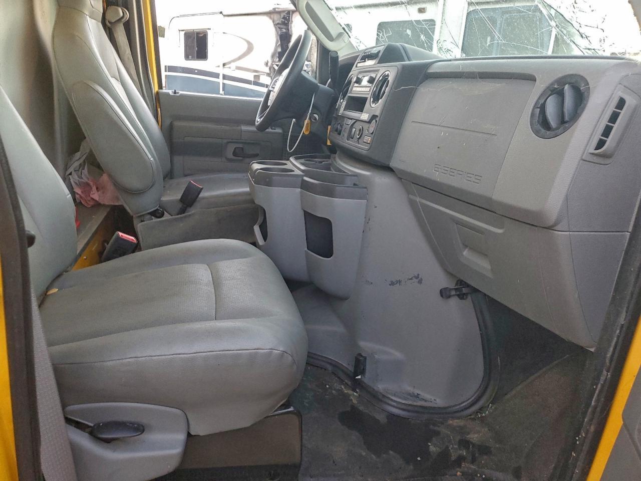 2022 FORD Econoline E350