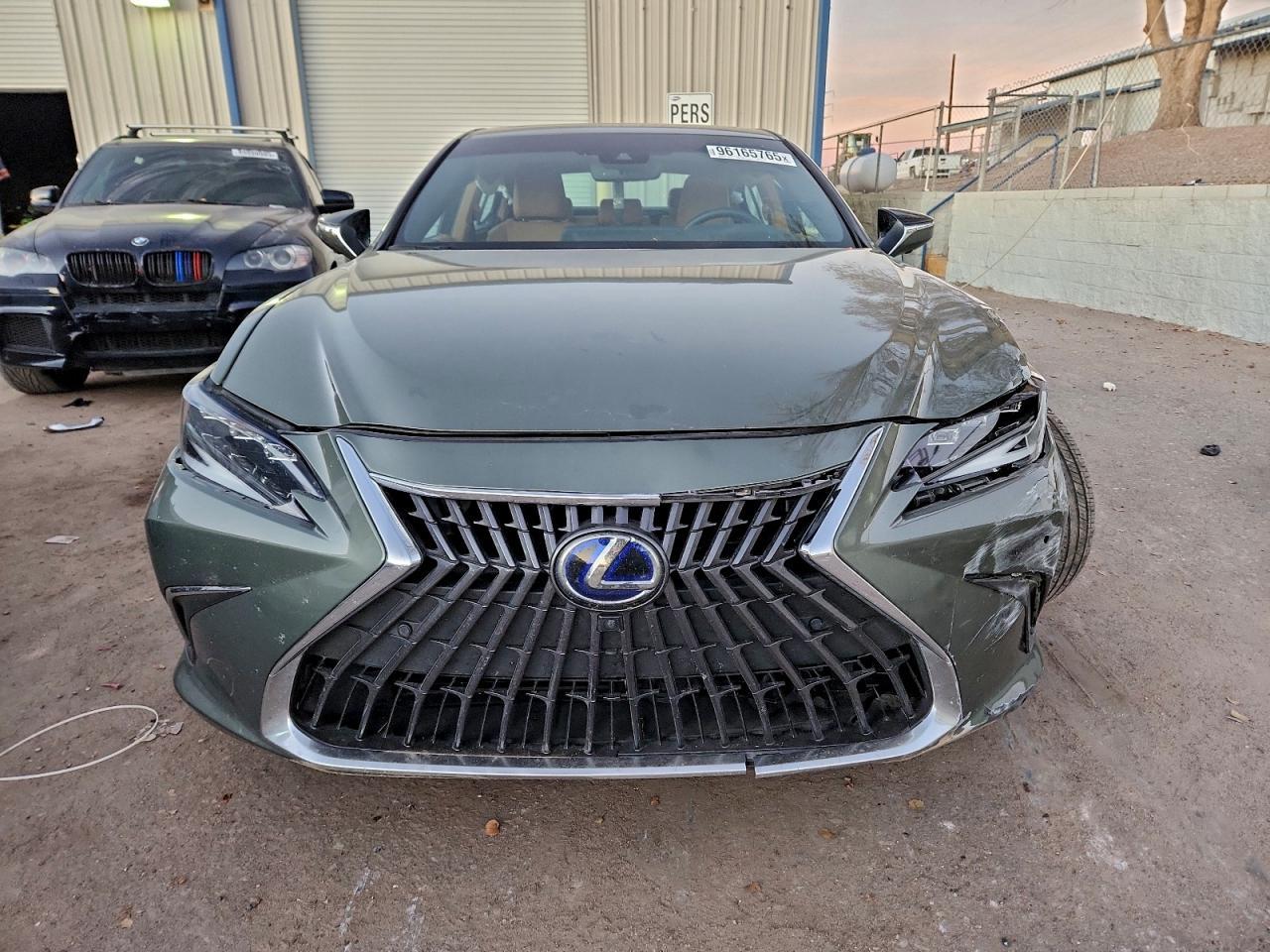 2022 LEXUS ES 300H
