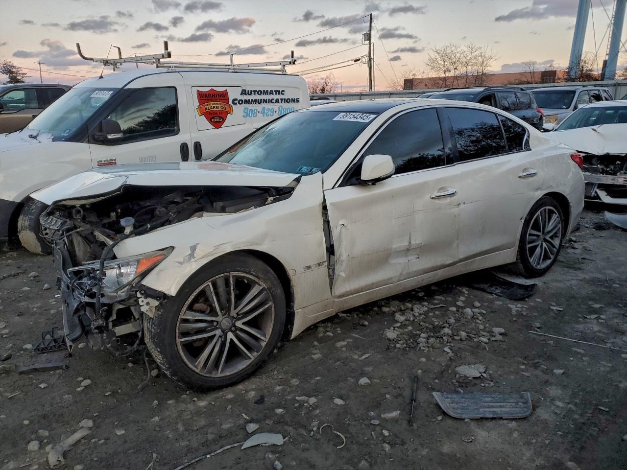 2015 INFINITI Q50