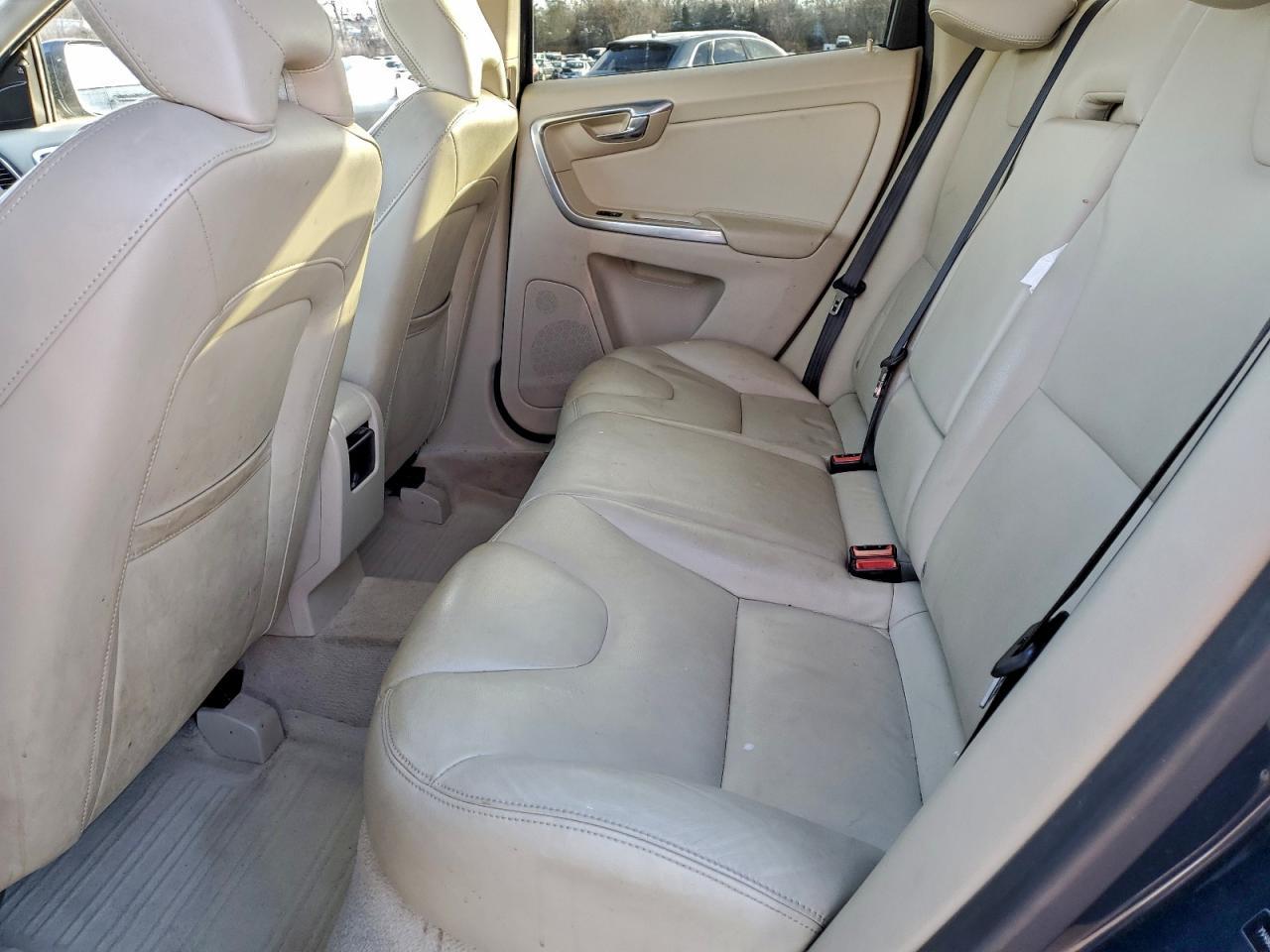 2015 VOLVO XC60
