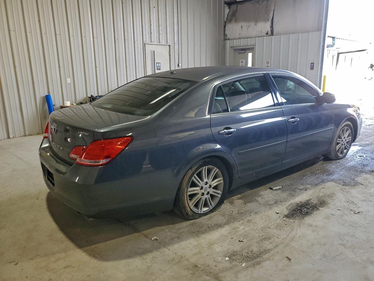 2010 TOYOTA Avalon