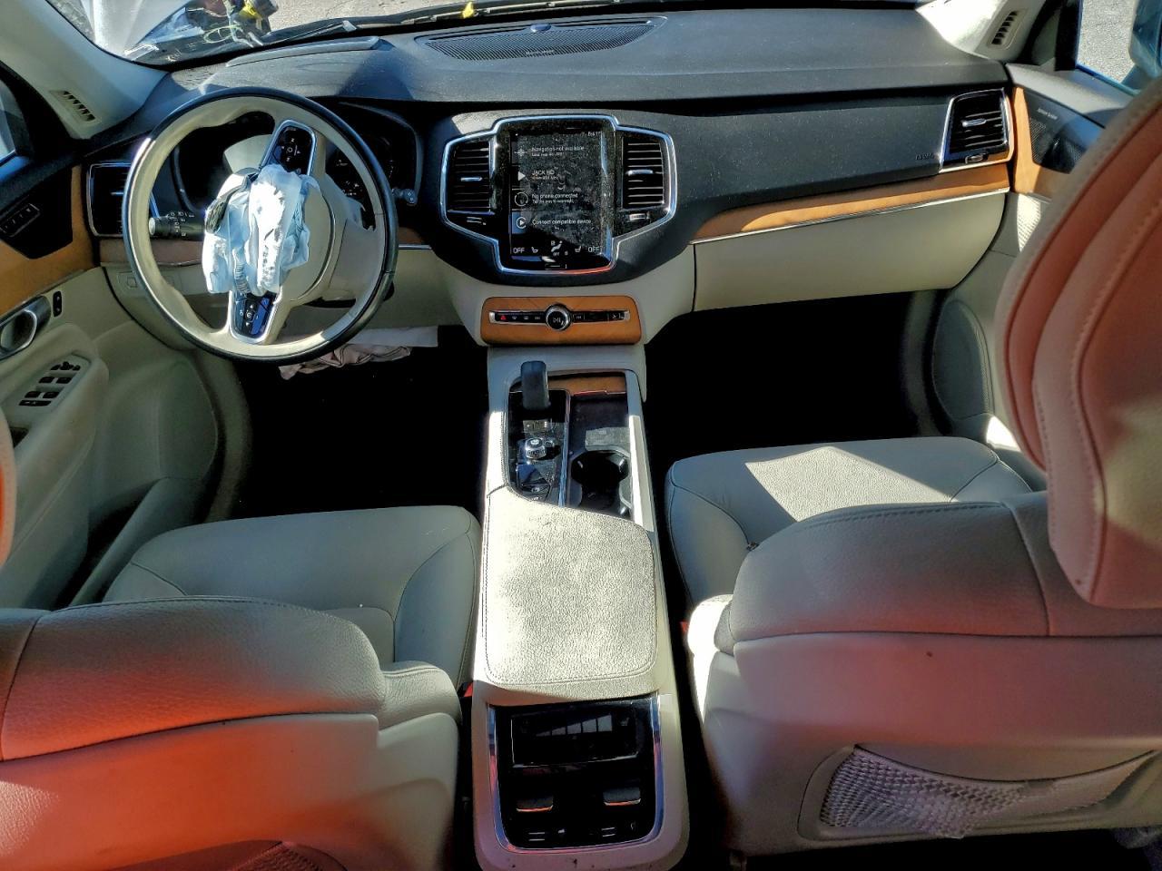 2022 VOLVO XC90