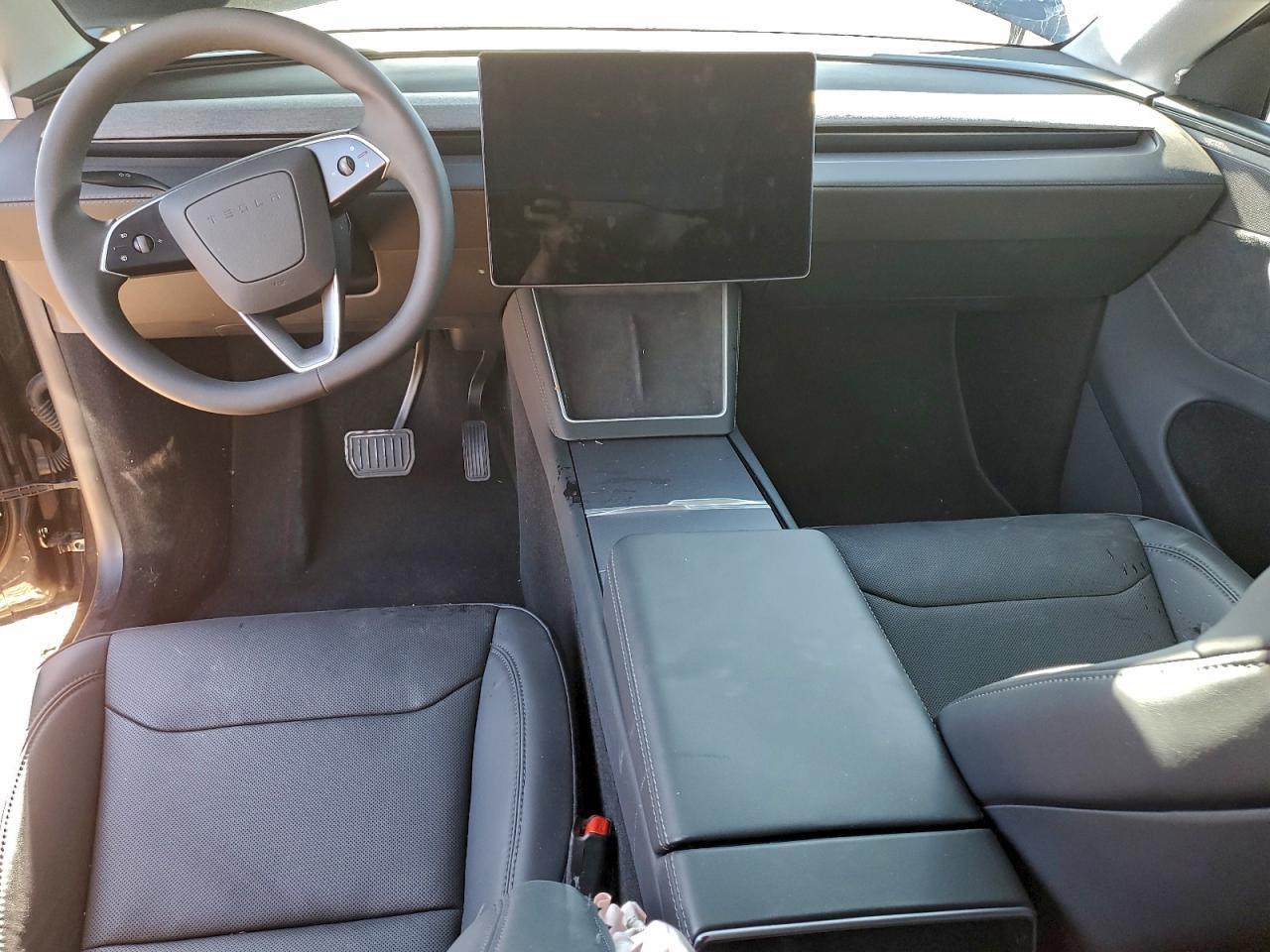 2026 TESLA MODEL Y
