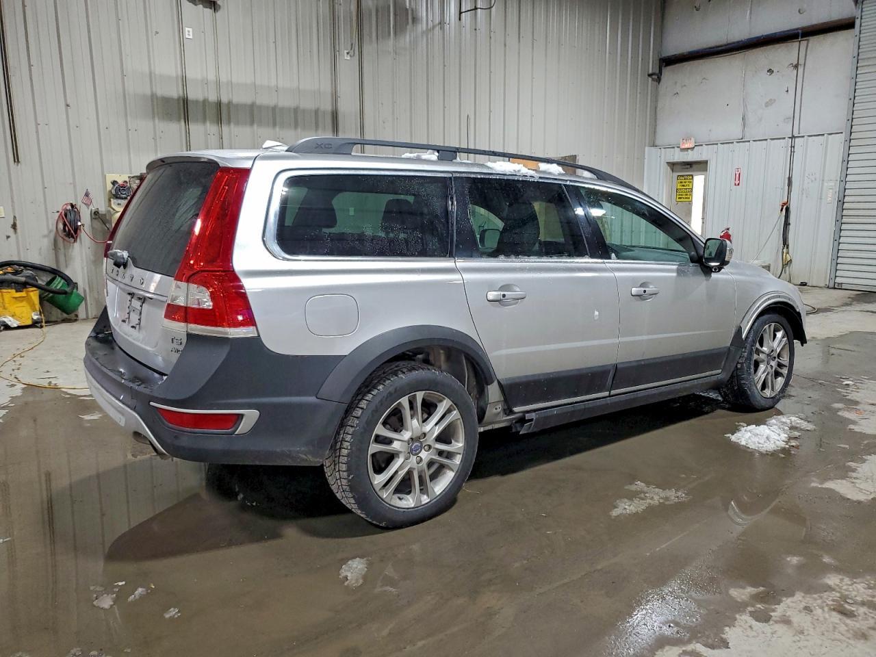 2016 VOLVO XC70