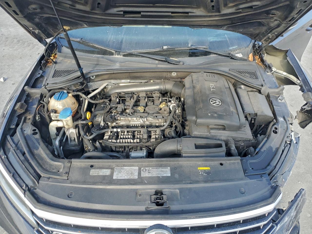 2017 VOLKSWAGEN Passat