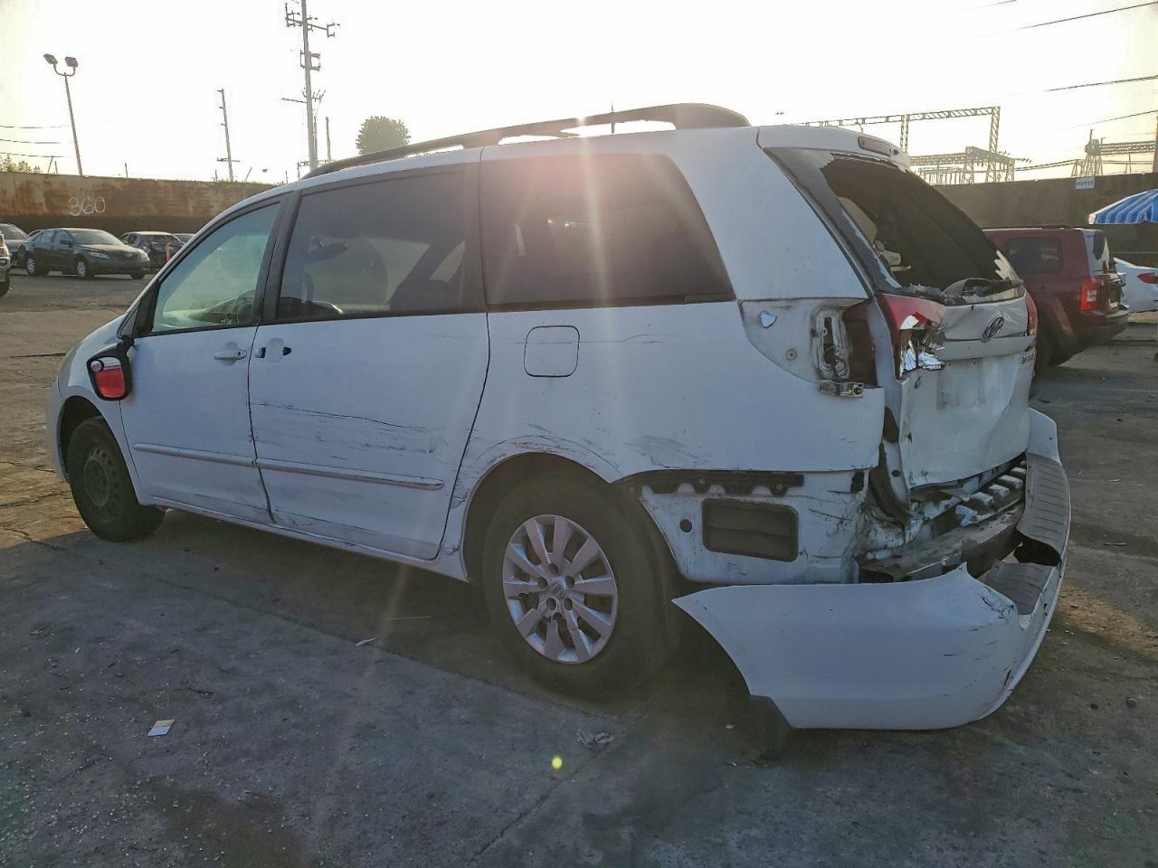 2004 TOYOTA SIENNA