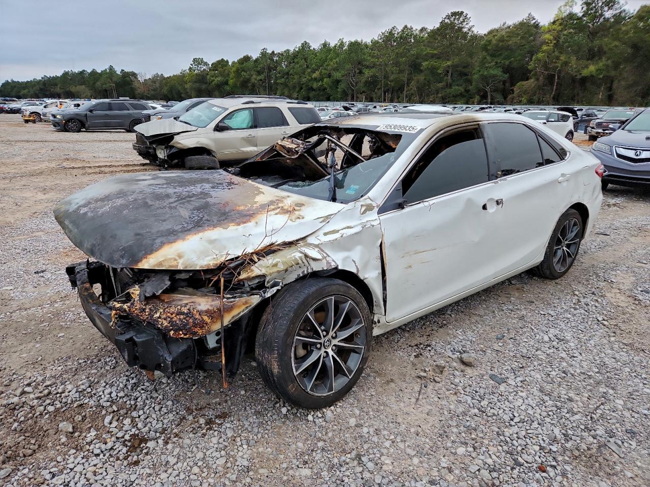 2015 TOYOTA CAMRY