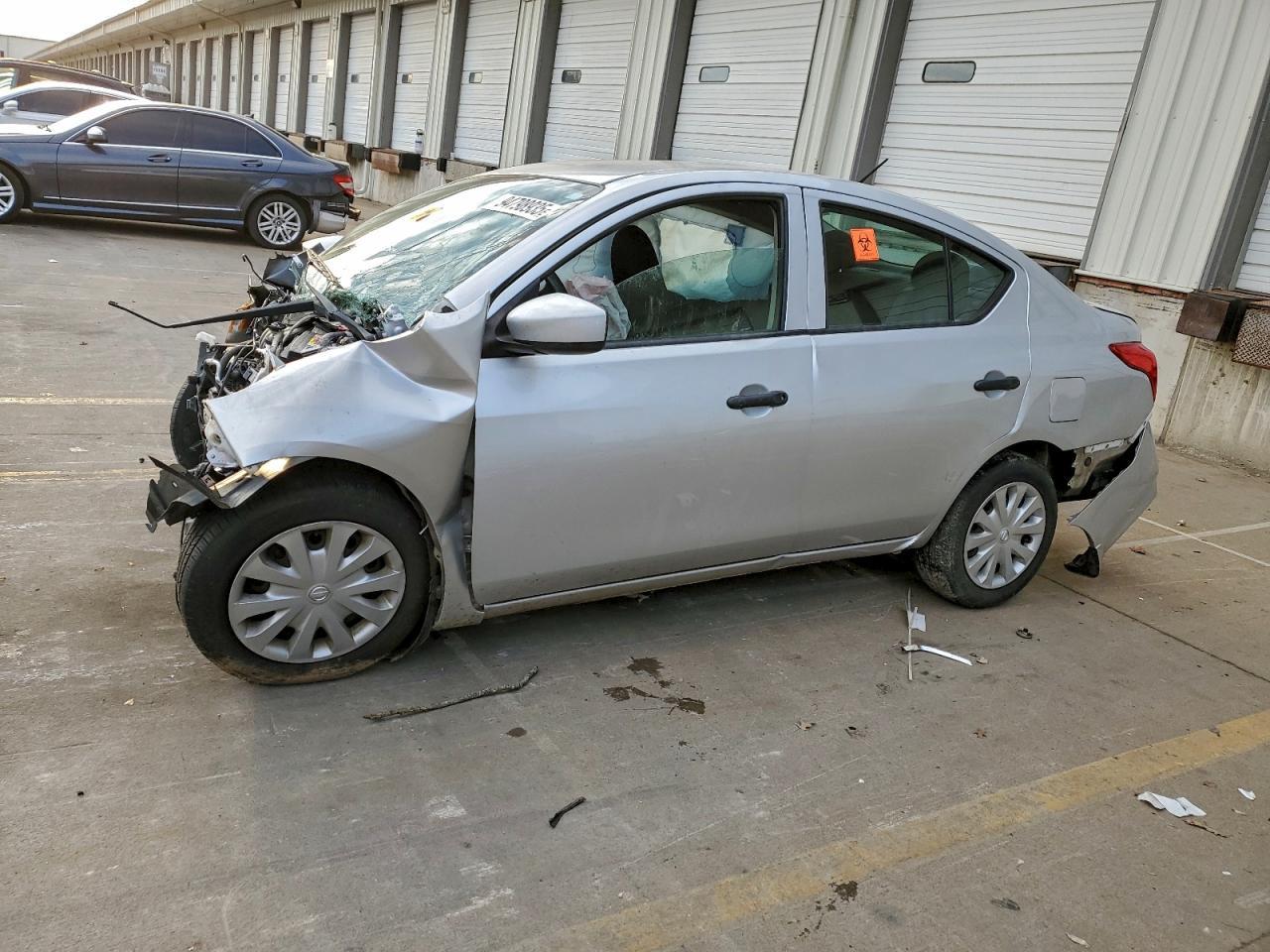 2016 NISSAN VERSA