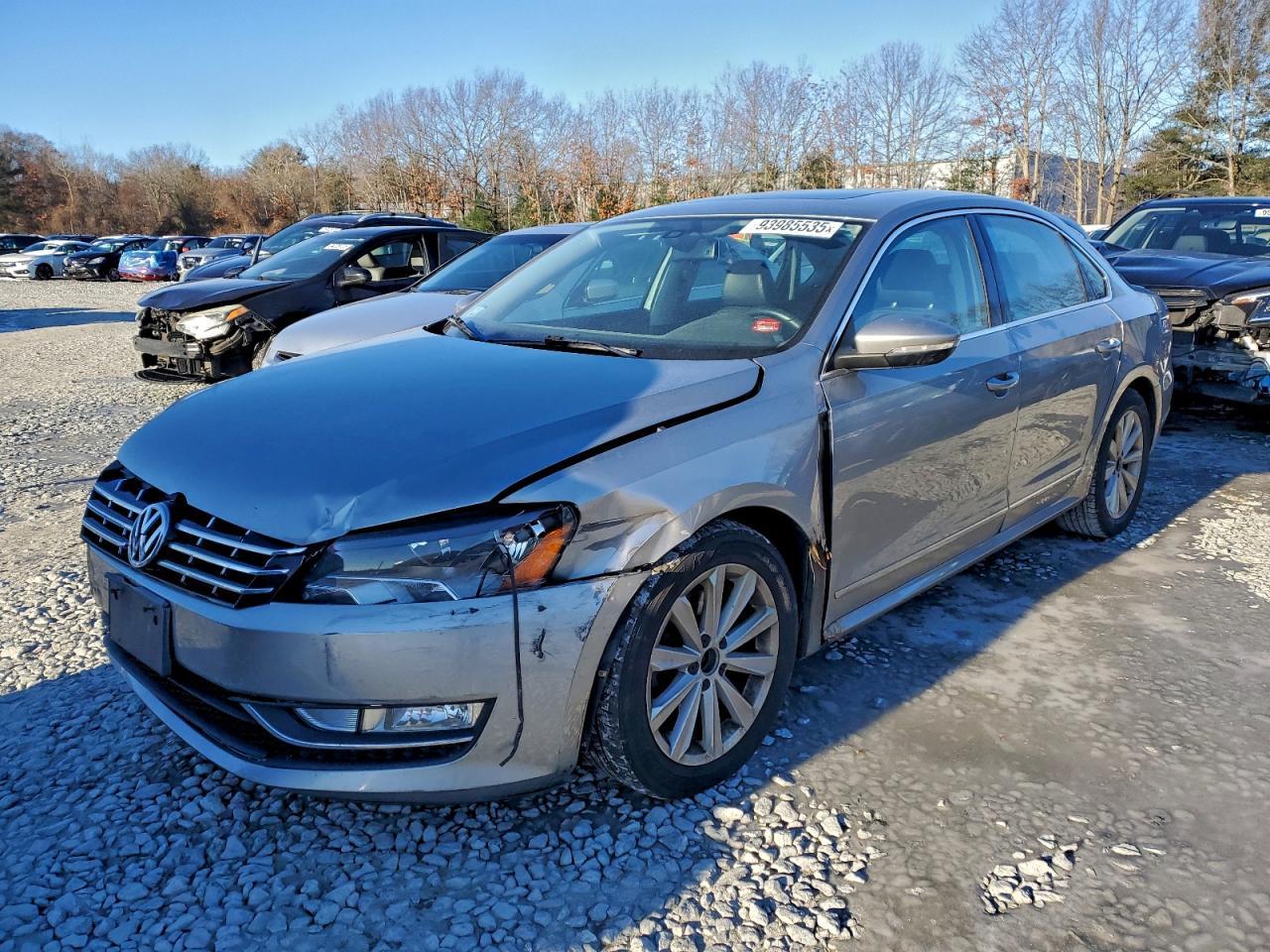 2012 VOLKSWAGEN Passat