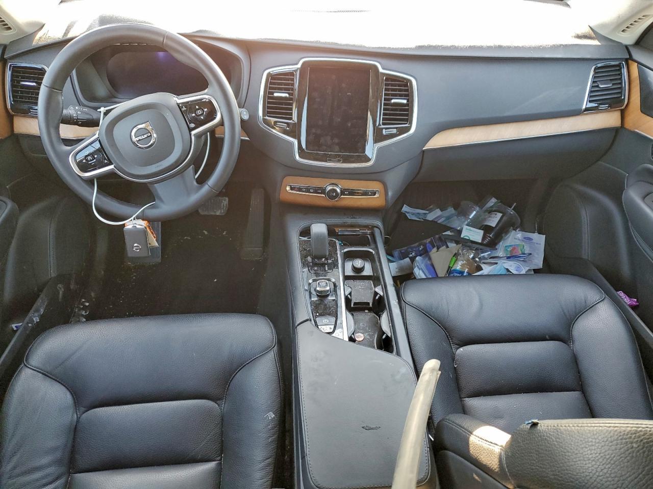2023 VOLVO XC90