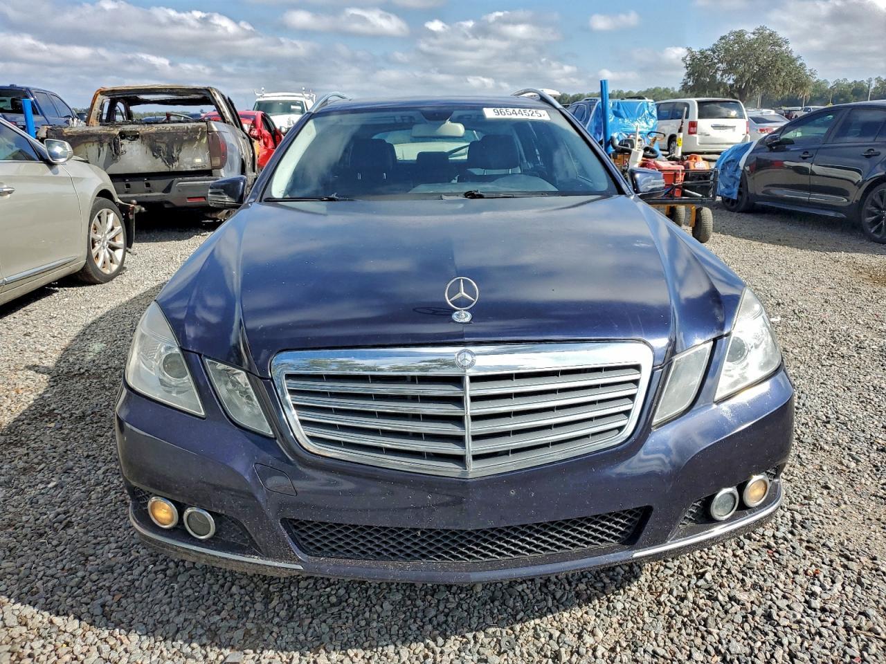 2011 MERCEDES-BENZ E-Class