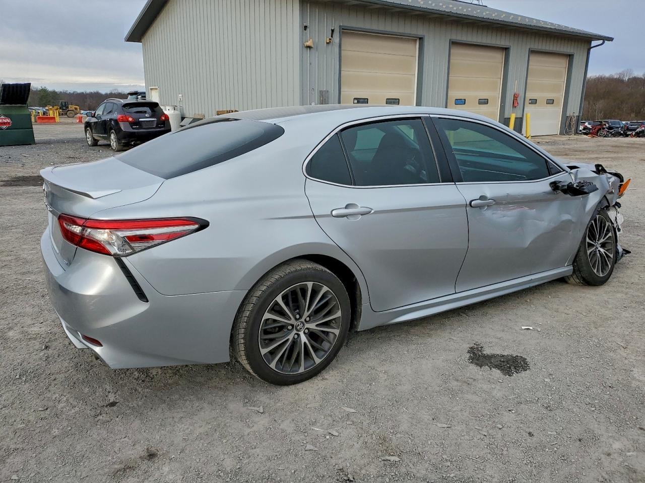 2018 TOYOTA CAMRY