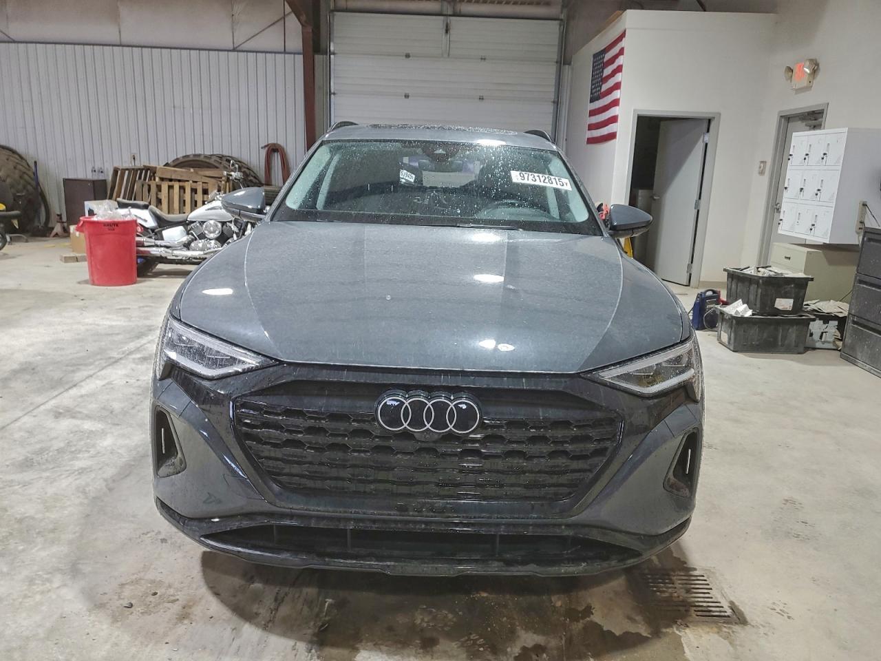 2024 AUDI Q8