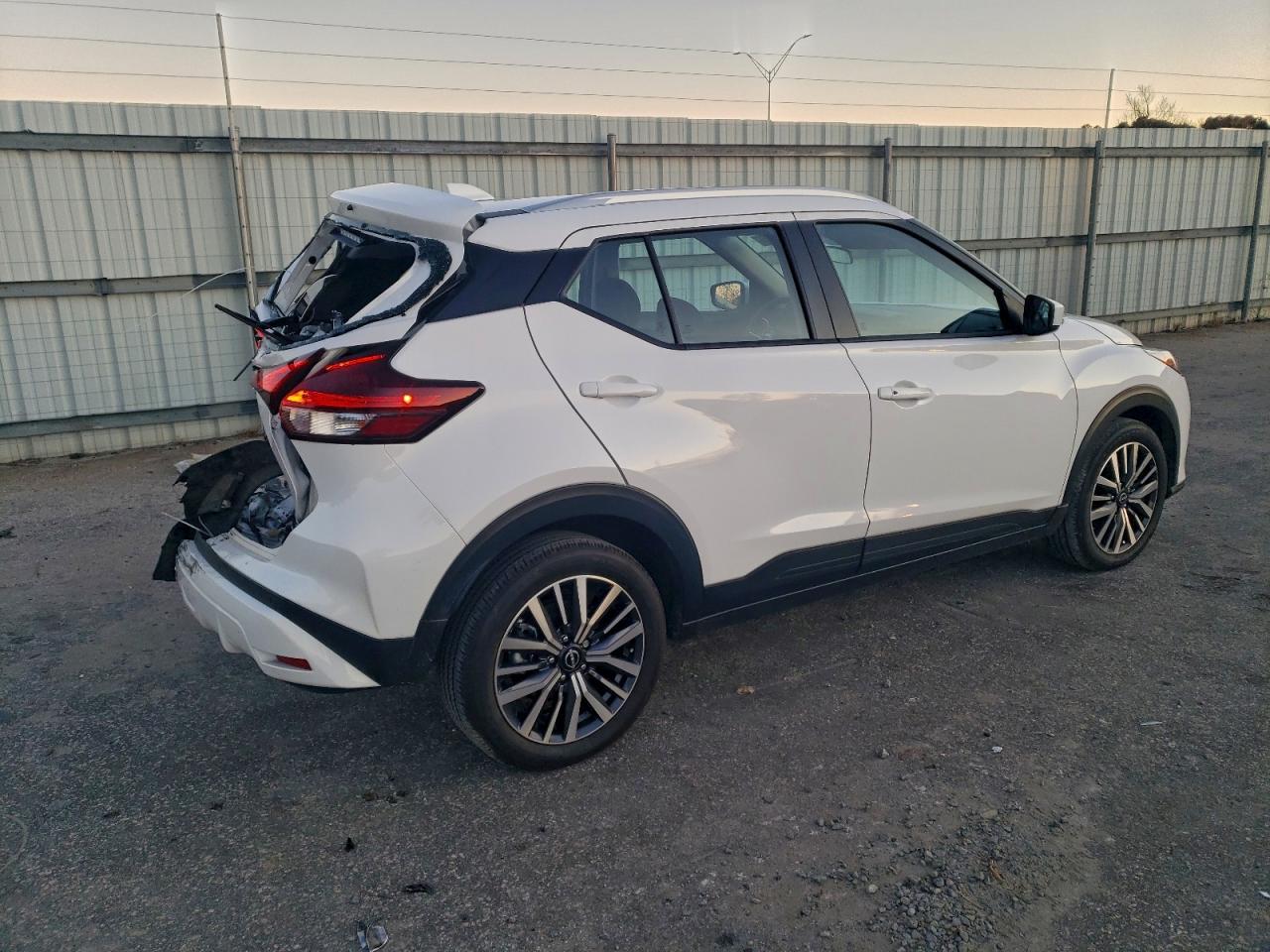 2024 NISSAN KICKS