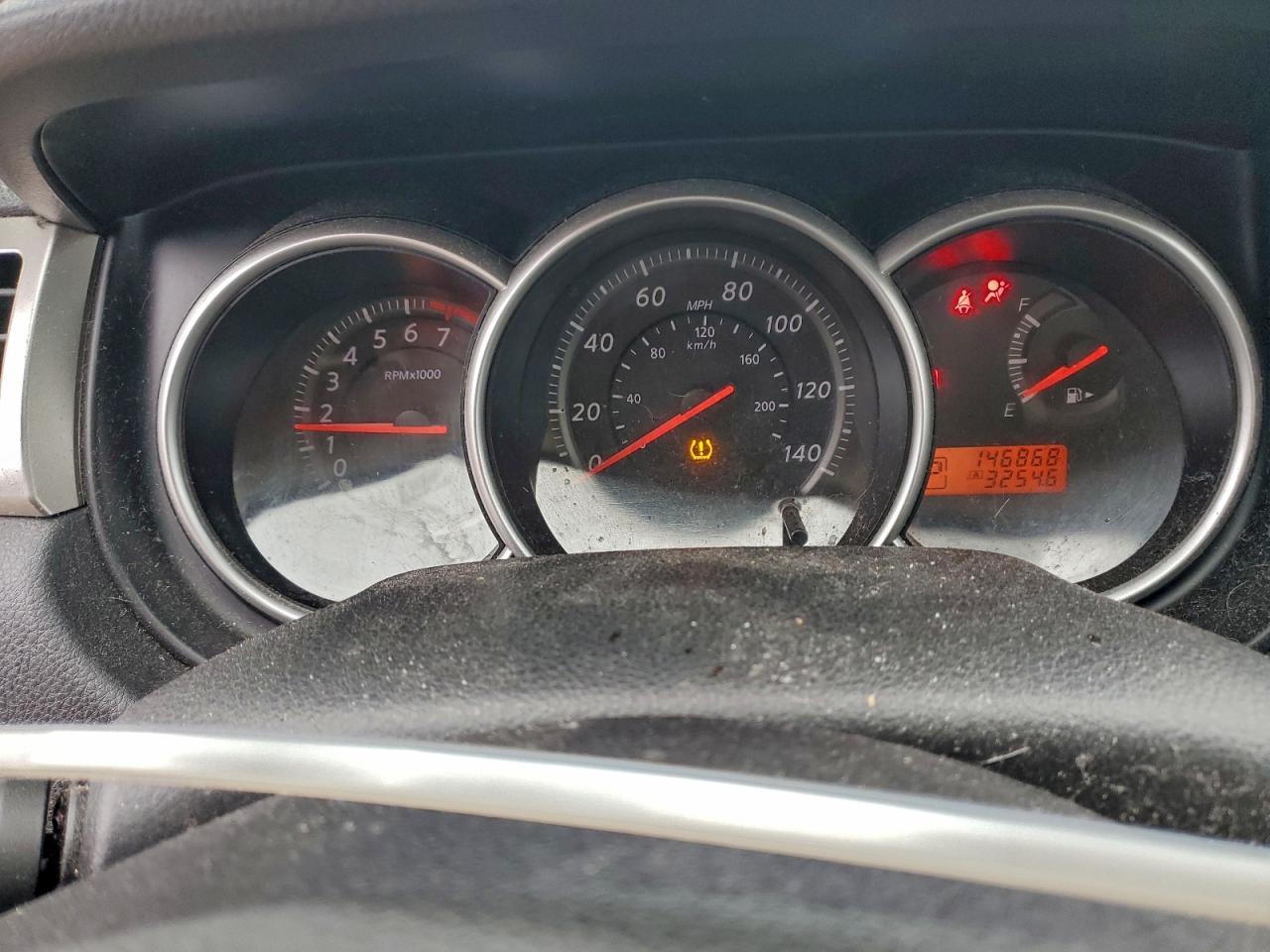 2012 NISSAN VERSA