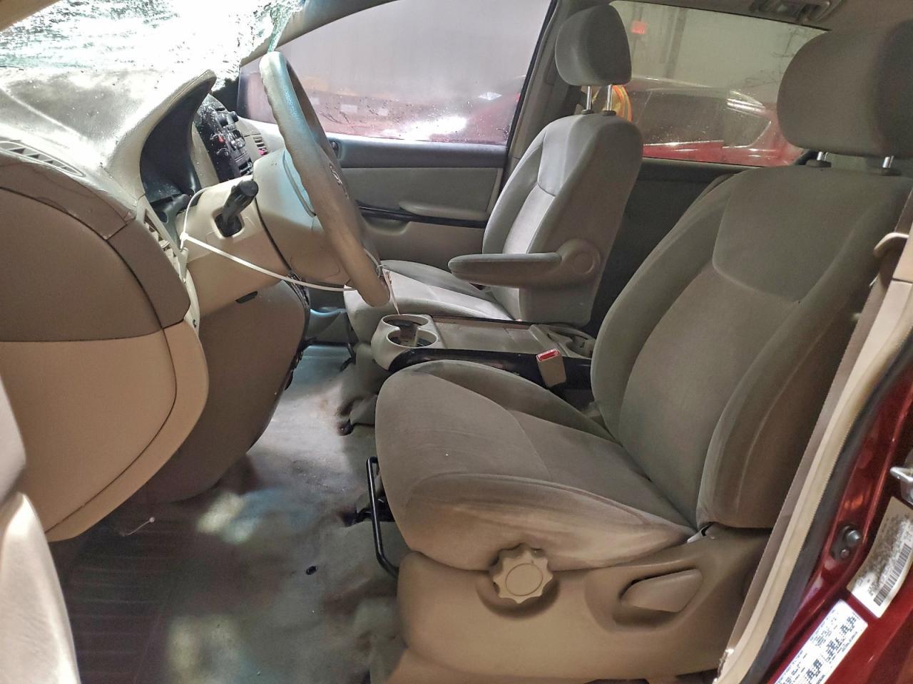 2004 TOYOTA SIENNA