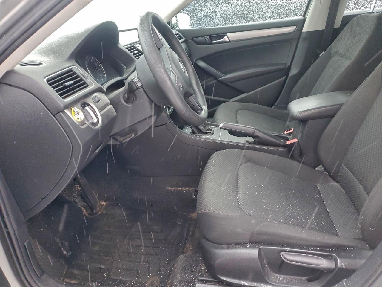 2012 VOLKSWAGEN Passat