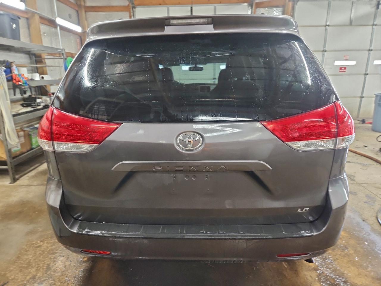 2012 TOYOTA SIENNA