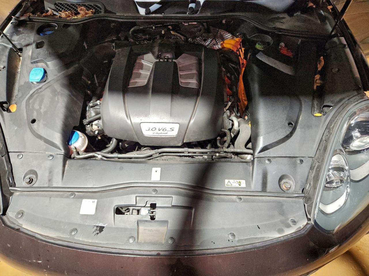 2016 PORSCHE CAYENNE