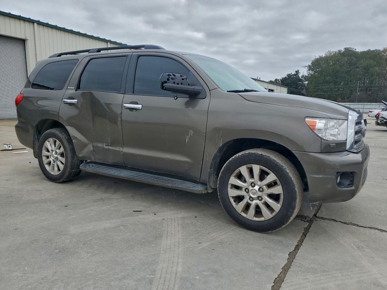 2010 TOYOTA Sequoia