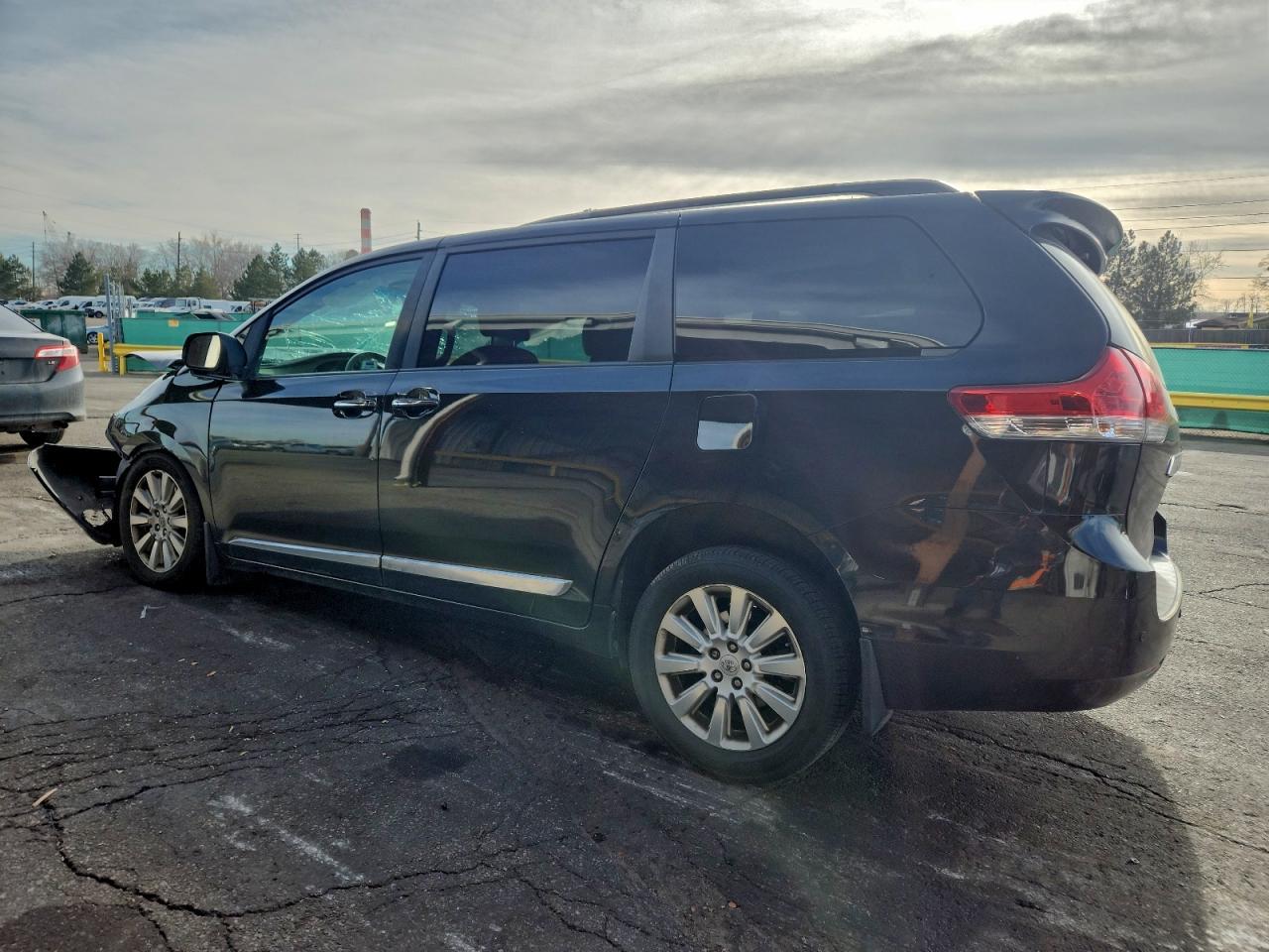 2011 TOYOTA SIENNA
