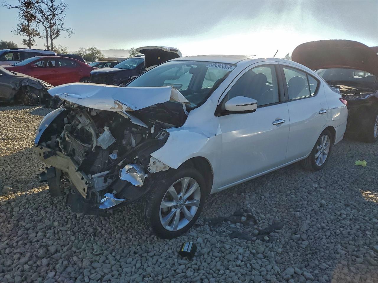 2015 NISSAN VERSA