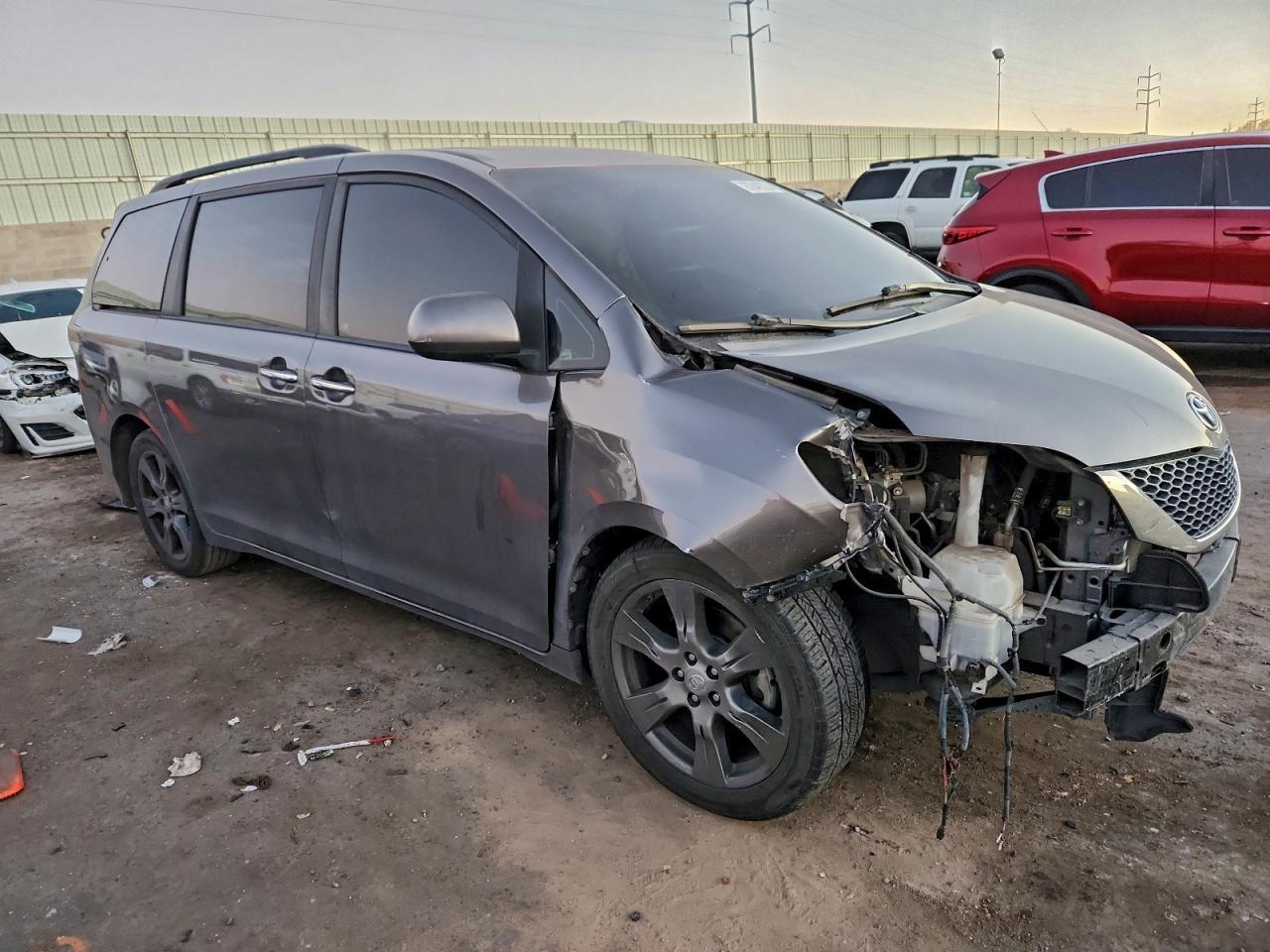 2017 TOYOTA SIENNA