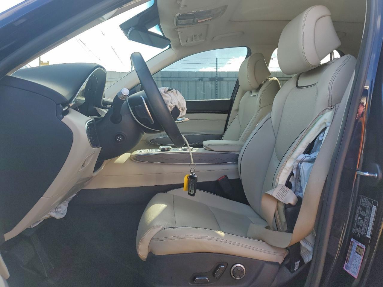 2025 GENESIS GV70