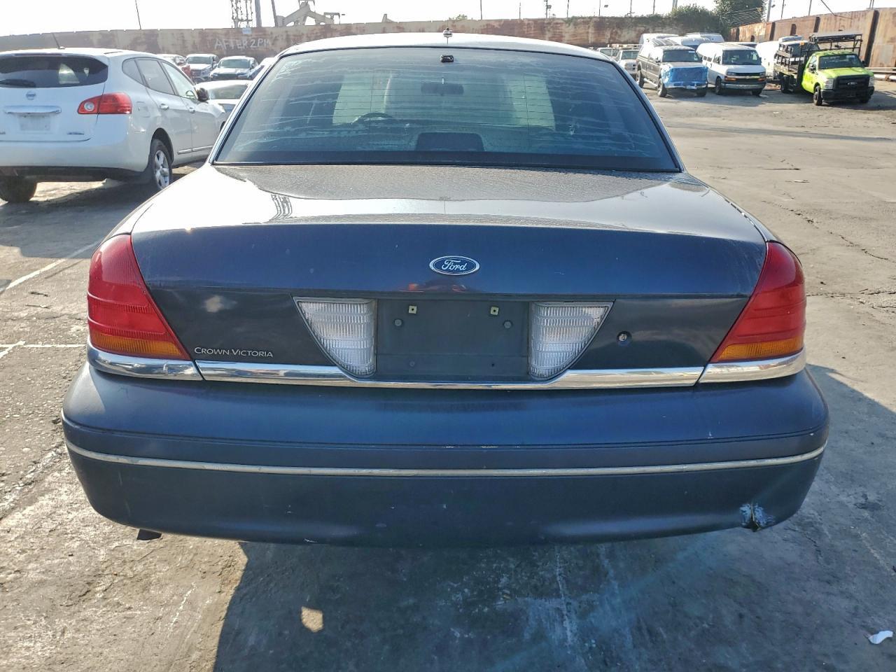 2002 FORD Crown Victoria