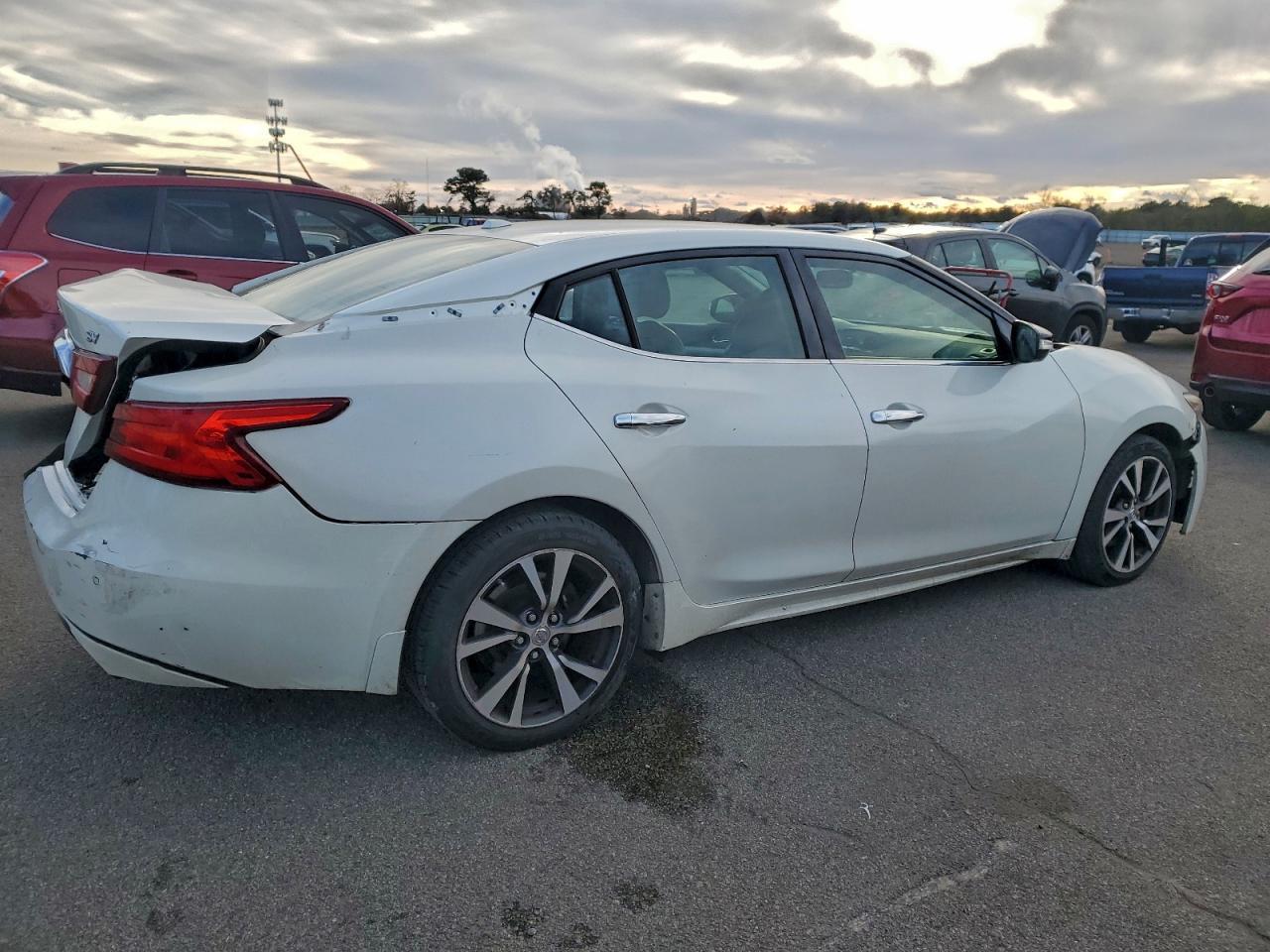 2016 NISSAN Maxima