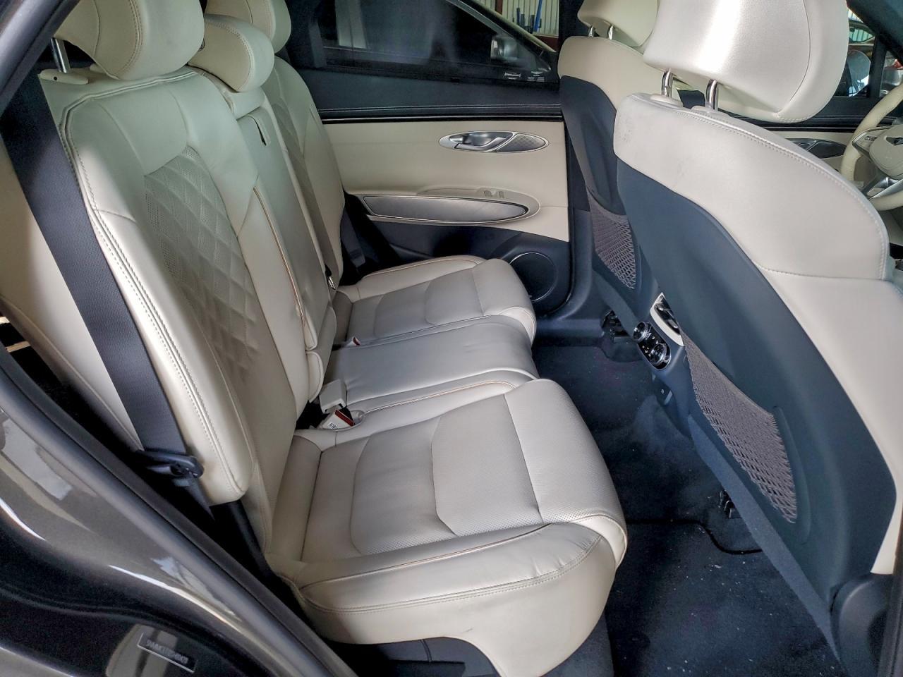 2025 GENESIS GV70