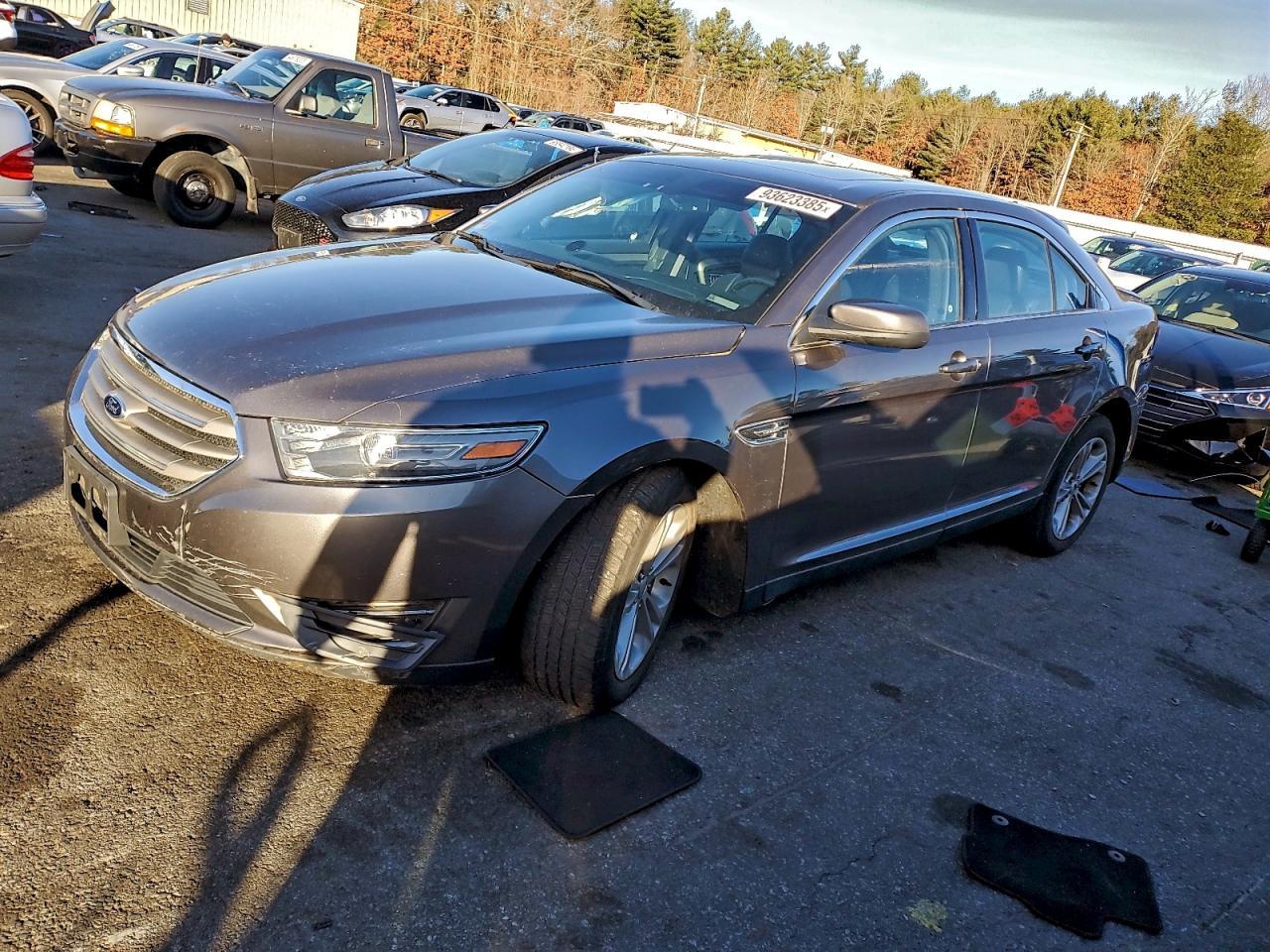 2013 FORD Taurus