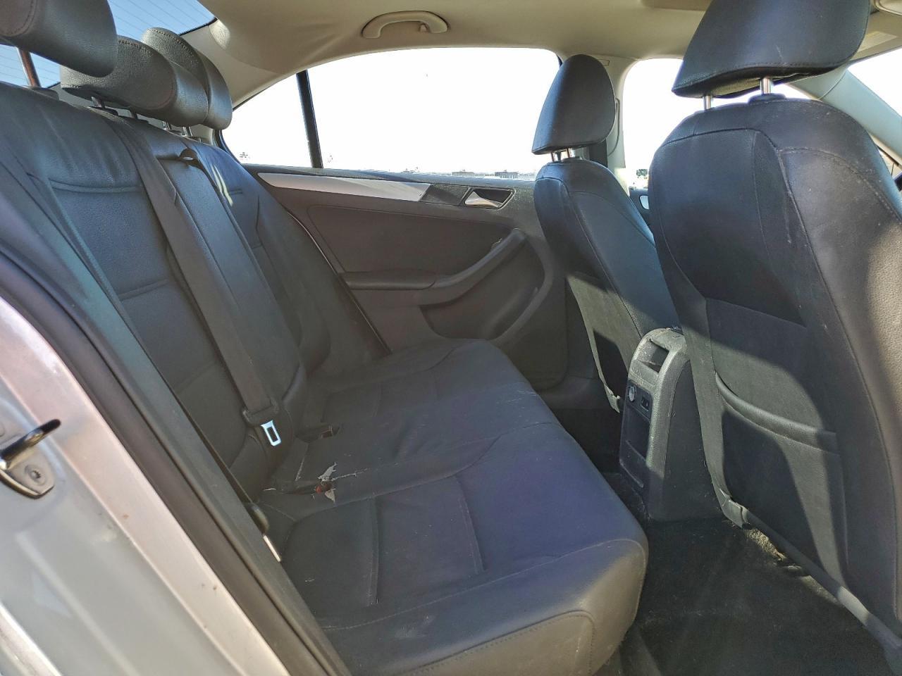 2011 VOLKSWAGEN JETTA