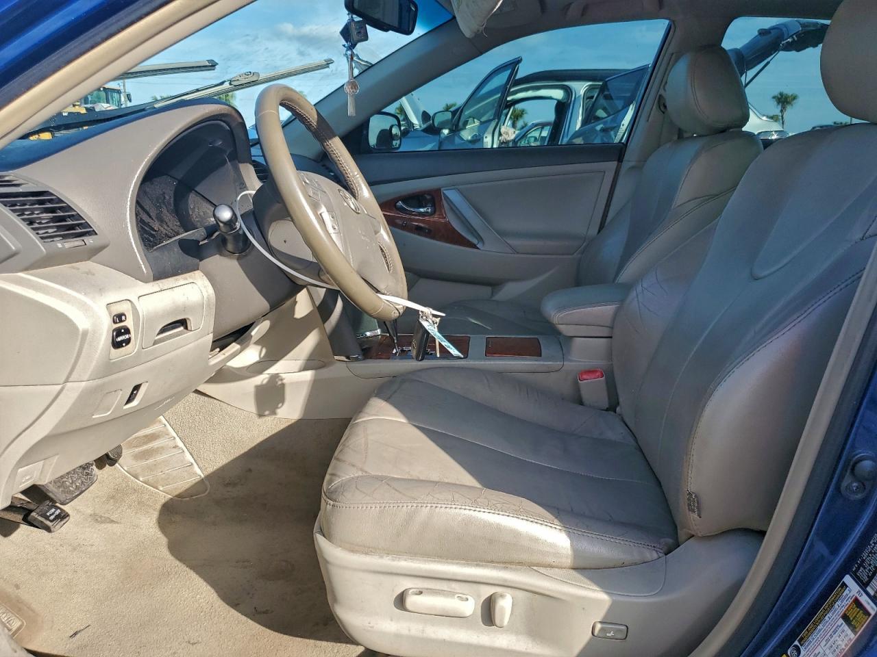 2011 TOYOTA CAMRY