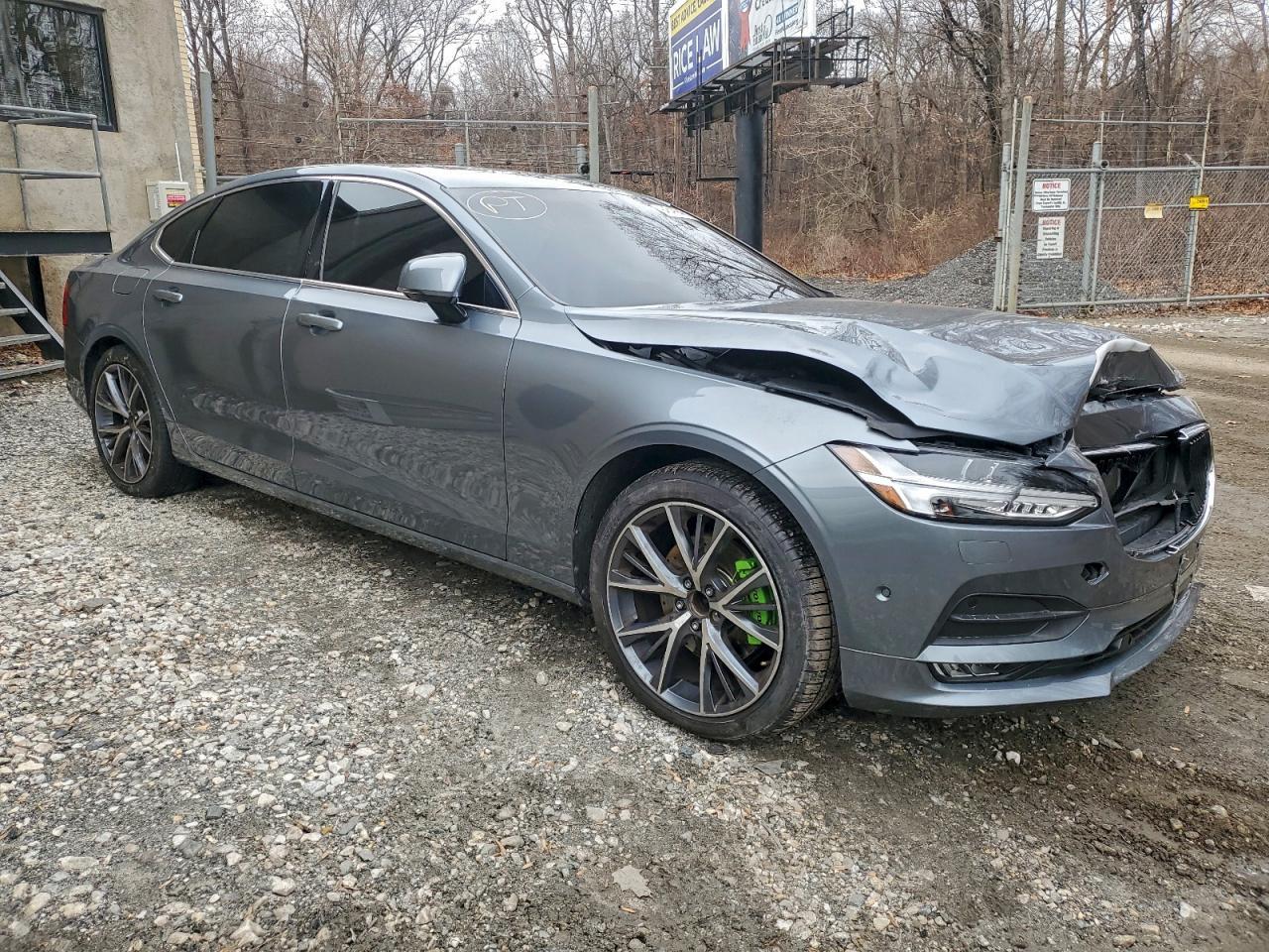 2018 VOLVO S90