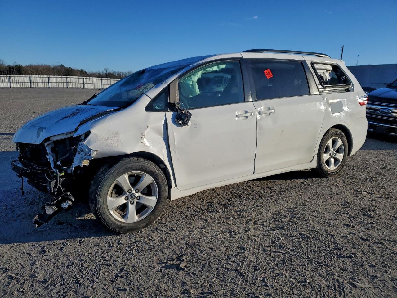 2018 TOYOTA SIENNA