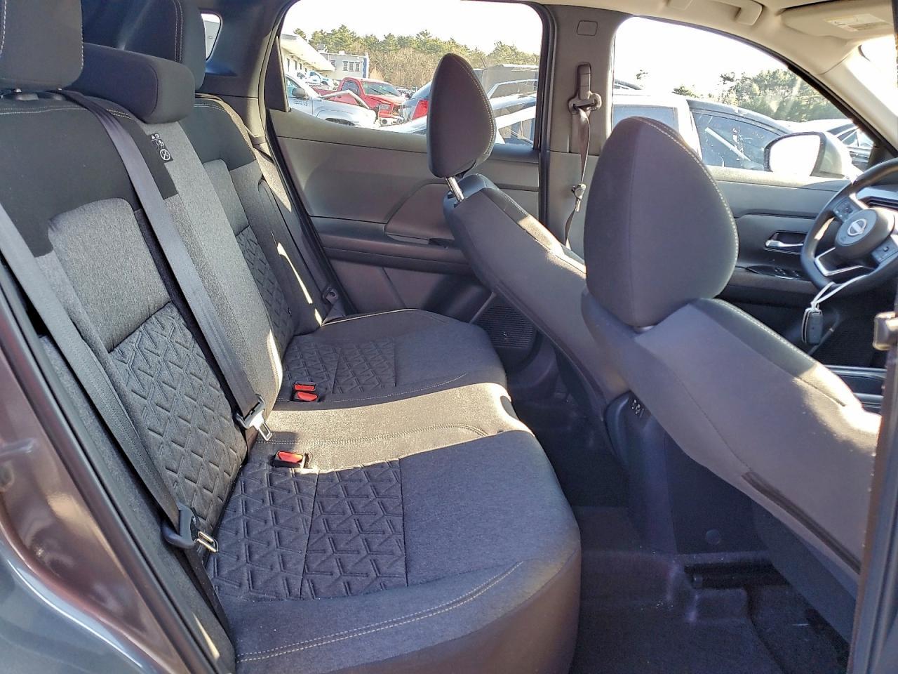 2025 NISSAN KICKS