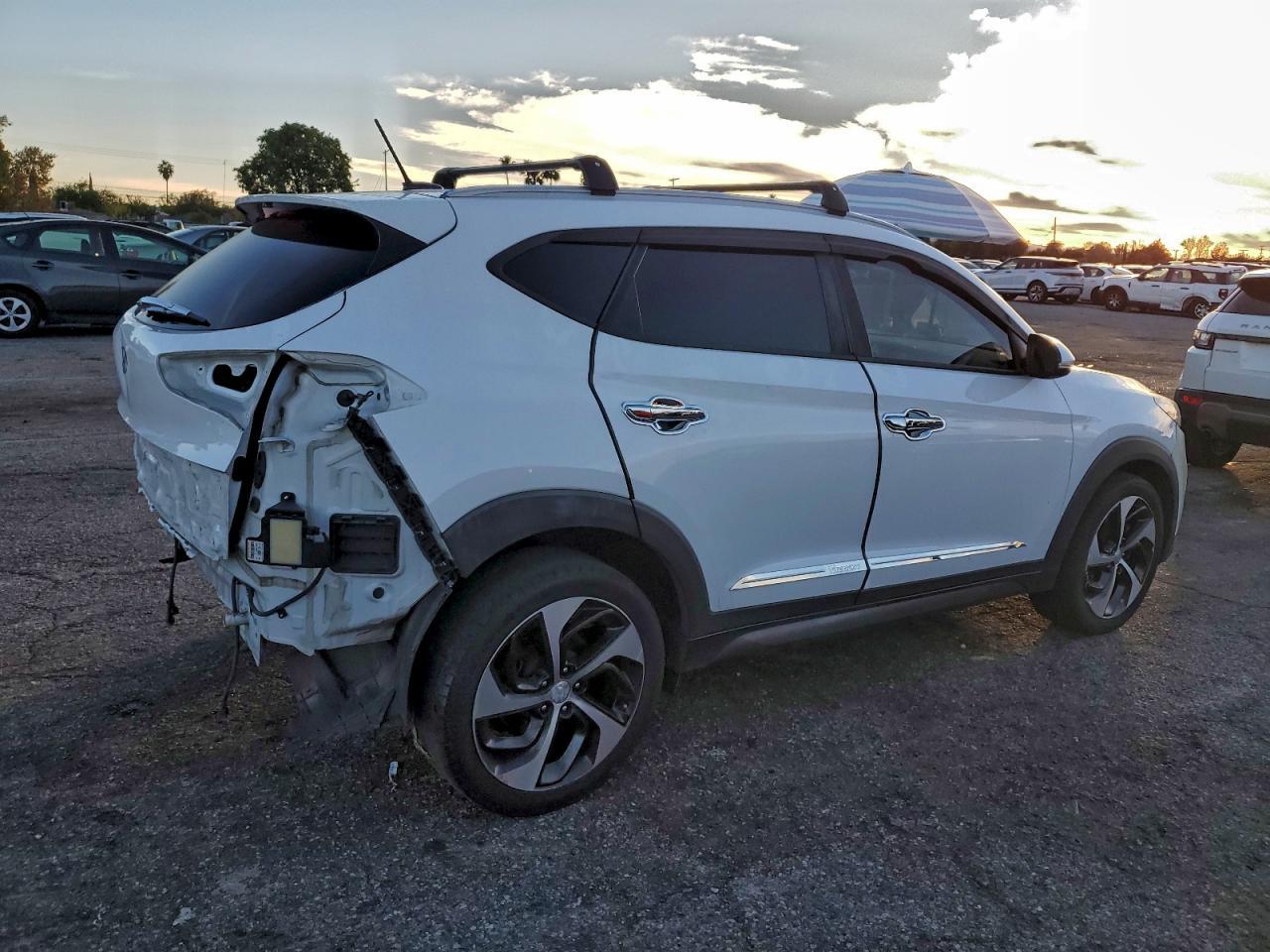 2016 HYUNDAI TUCSON